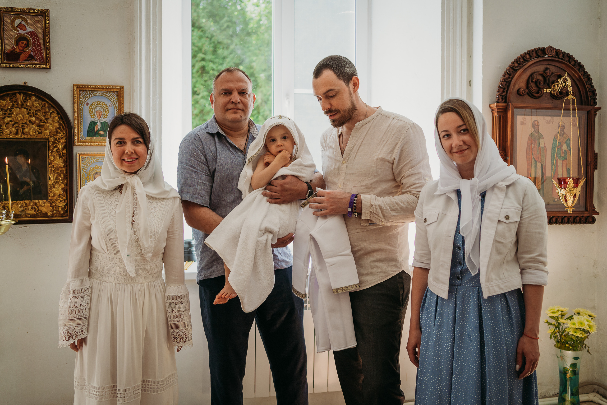 Фотограф на крещение. Фотограф на крестины. Крещение ребенка. Крестины ребенка. Крещение младенца. Профессиональная фотосъемка крещения. Православный фотограф на таинство крещения в храме. Фотосъемка крещения в церкви. Крестные и родители