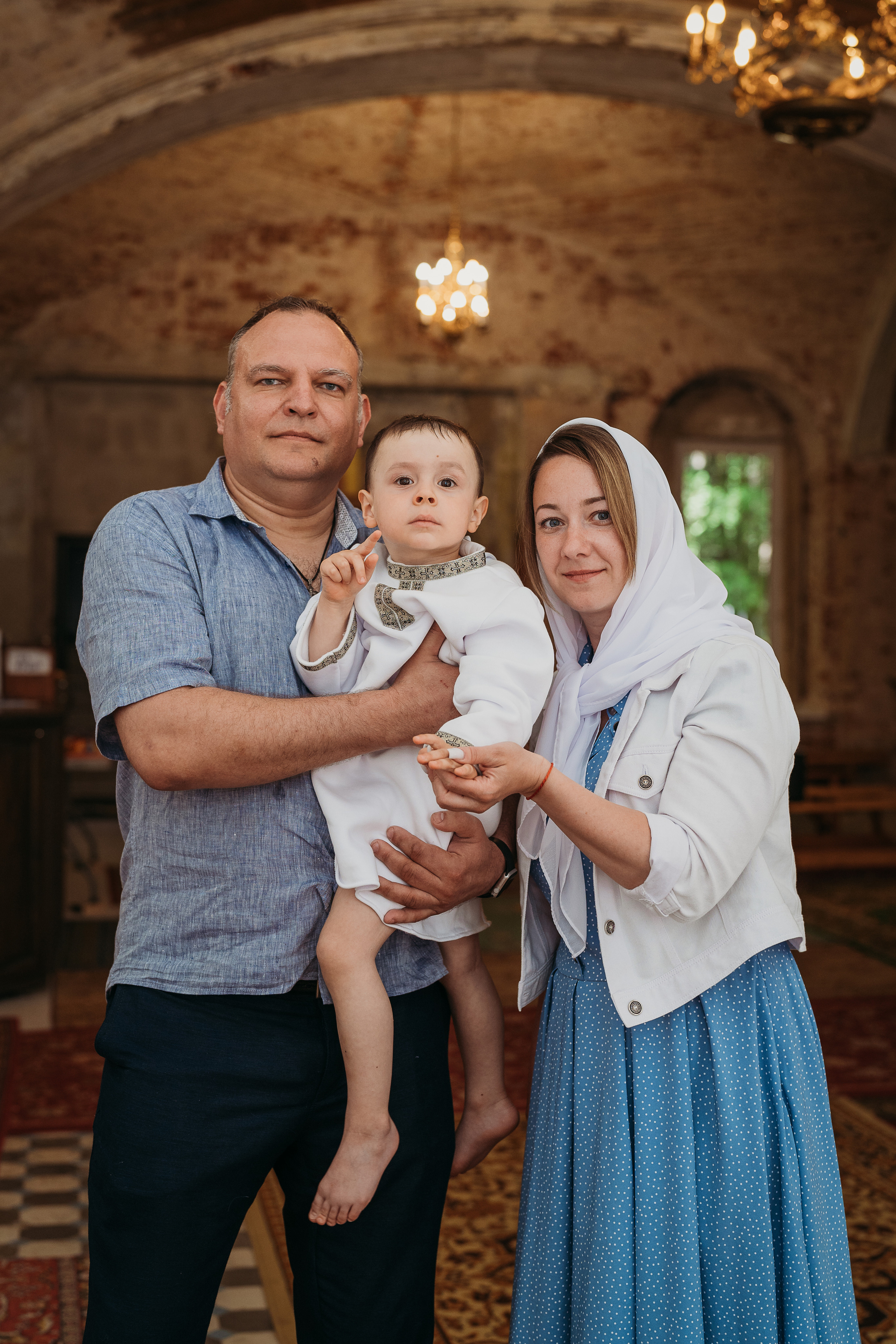 Фотограф на крещение. Фотограф на крестины. Крещение ребенка. Крестины ребенка. Крещение младенца. Профессиональная фотосъемка крещения. Православный фотограф на таинство крещения в храме. Фотосъемка крещения в церкви. Крестные родители и крестник