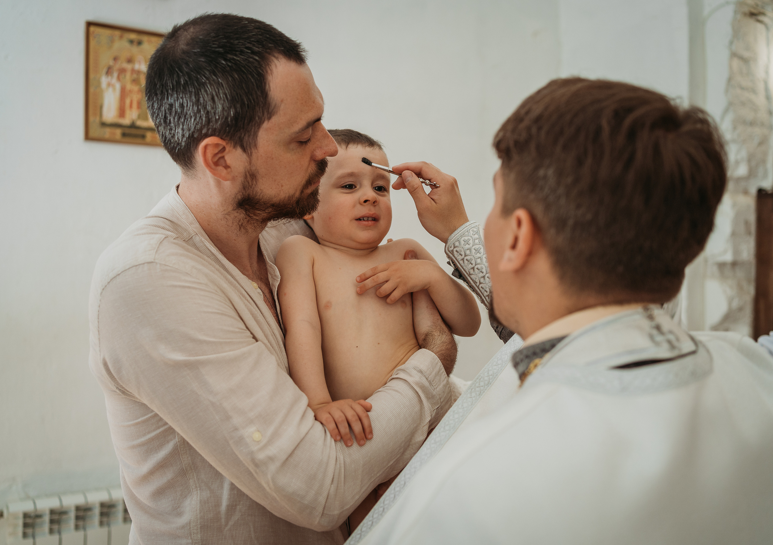 Фотограф на крещение. Фотограф на крестины. Крещение ребенка. Крестины ребенка. Крещение младенца. Профессиональная фотосъемка крещения. Православный фотограф на таинство крещения в храме. Фотосъемка крещения в церкви. Как подготовиться к крещению? Что подарить на крестины?
