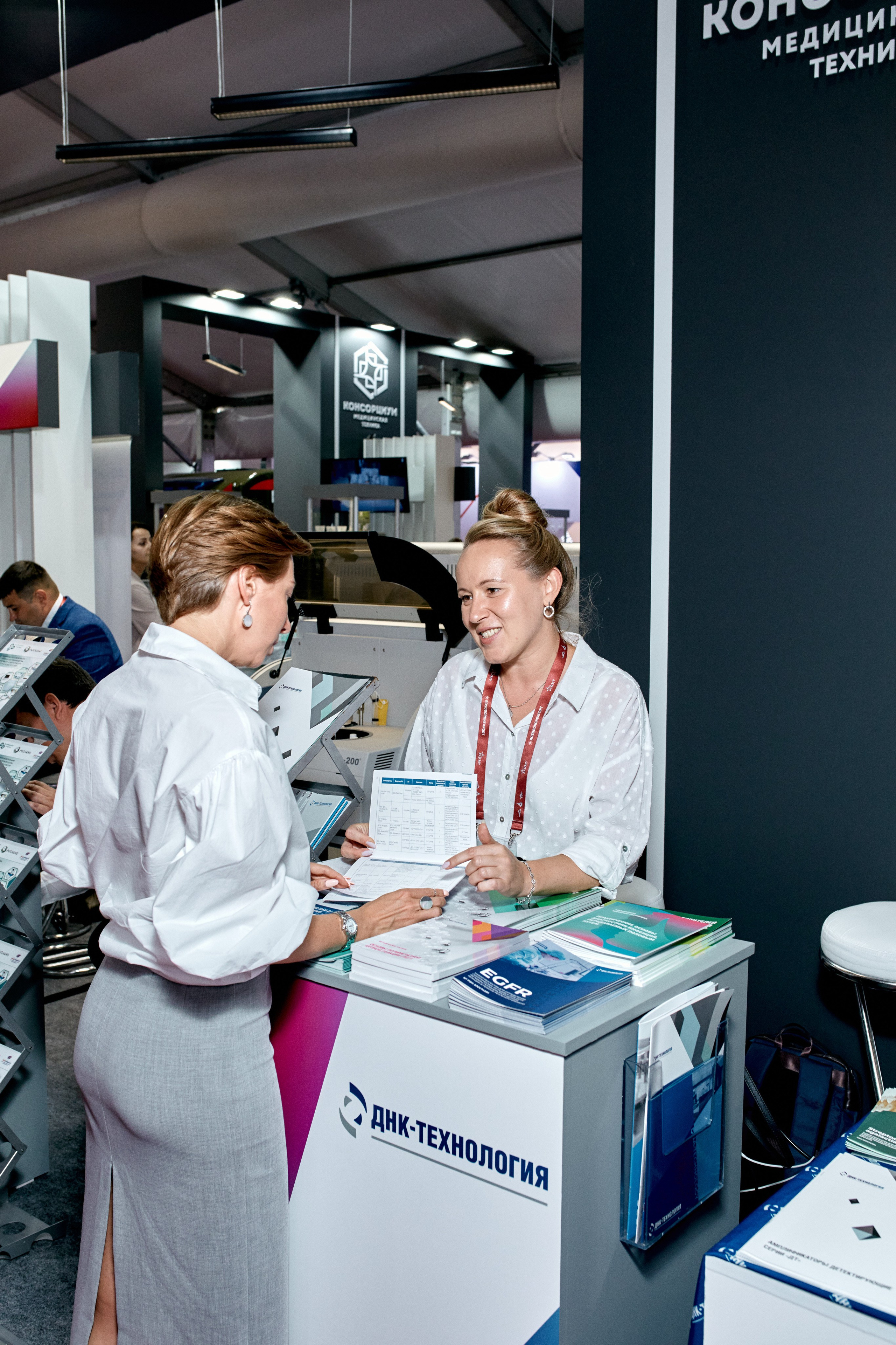 Фотограф на выставку в Москве, заказать услуги профессиональной фотосъёмки — Цены и стоимость услуг фотографа на съёмку выставки