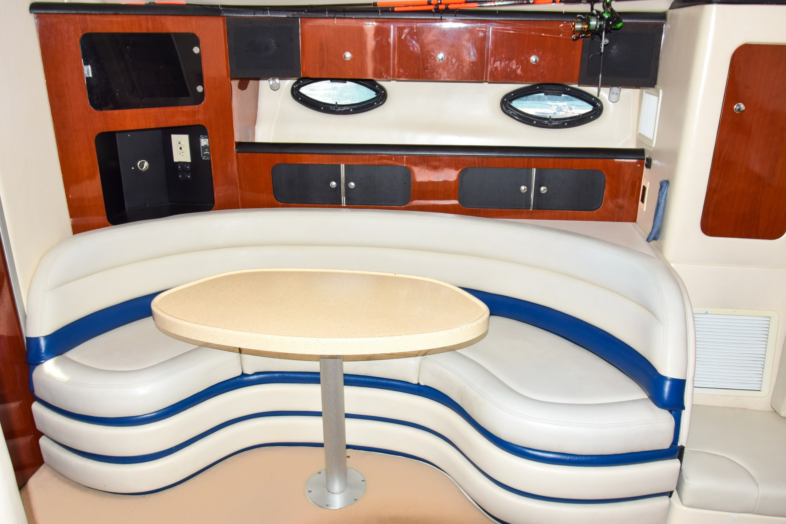 Катер Киви Аренда Яхты в Сочи Яхтанаморе YACHTNAMORE YACHTANAMORE