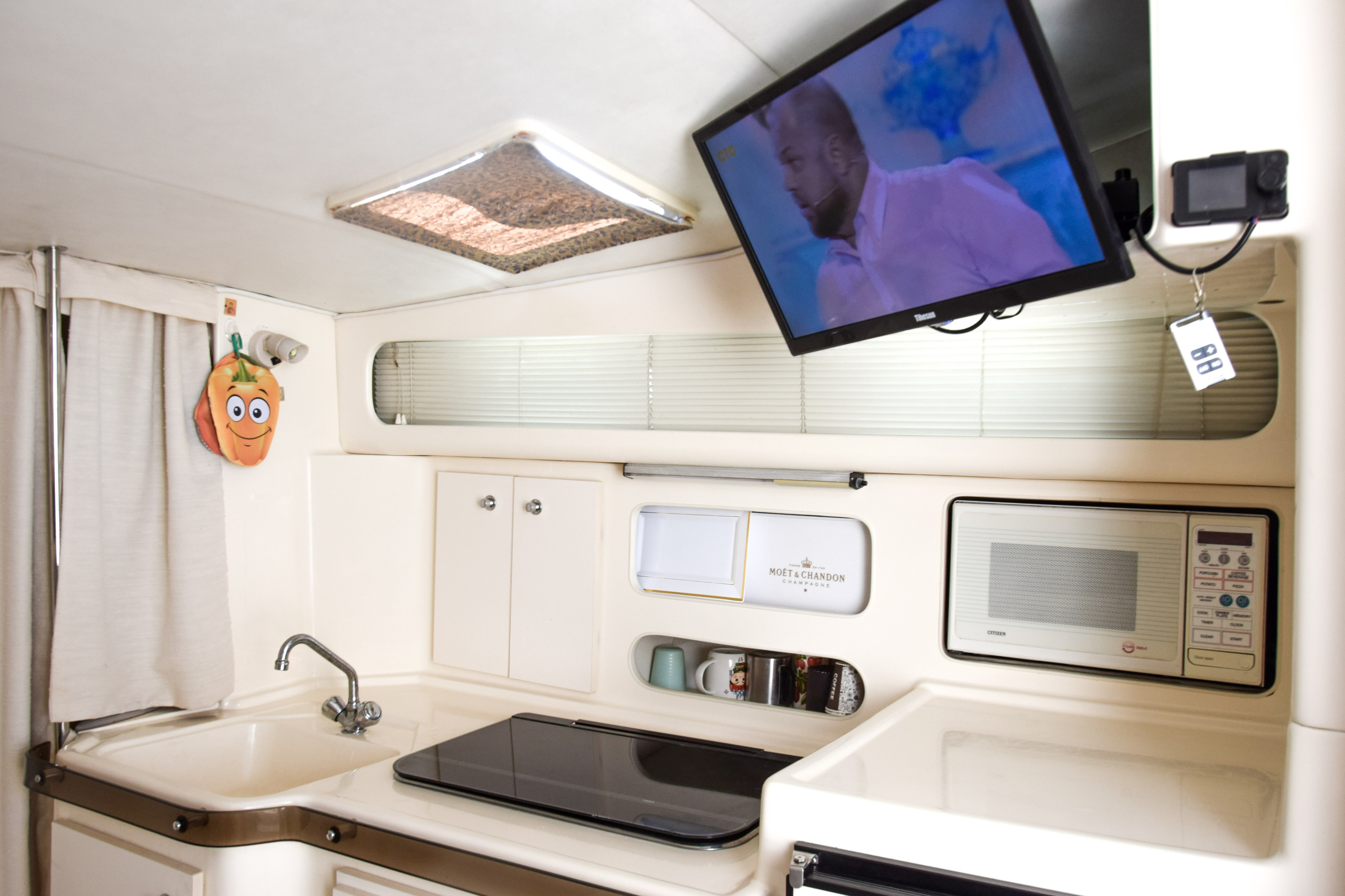 Катер Манго Аренда Яхты в Сочи Яхтанаморе YACHTNAMORE YACHTANAMORE