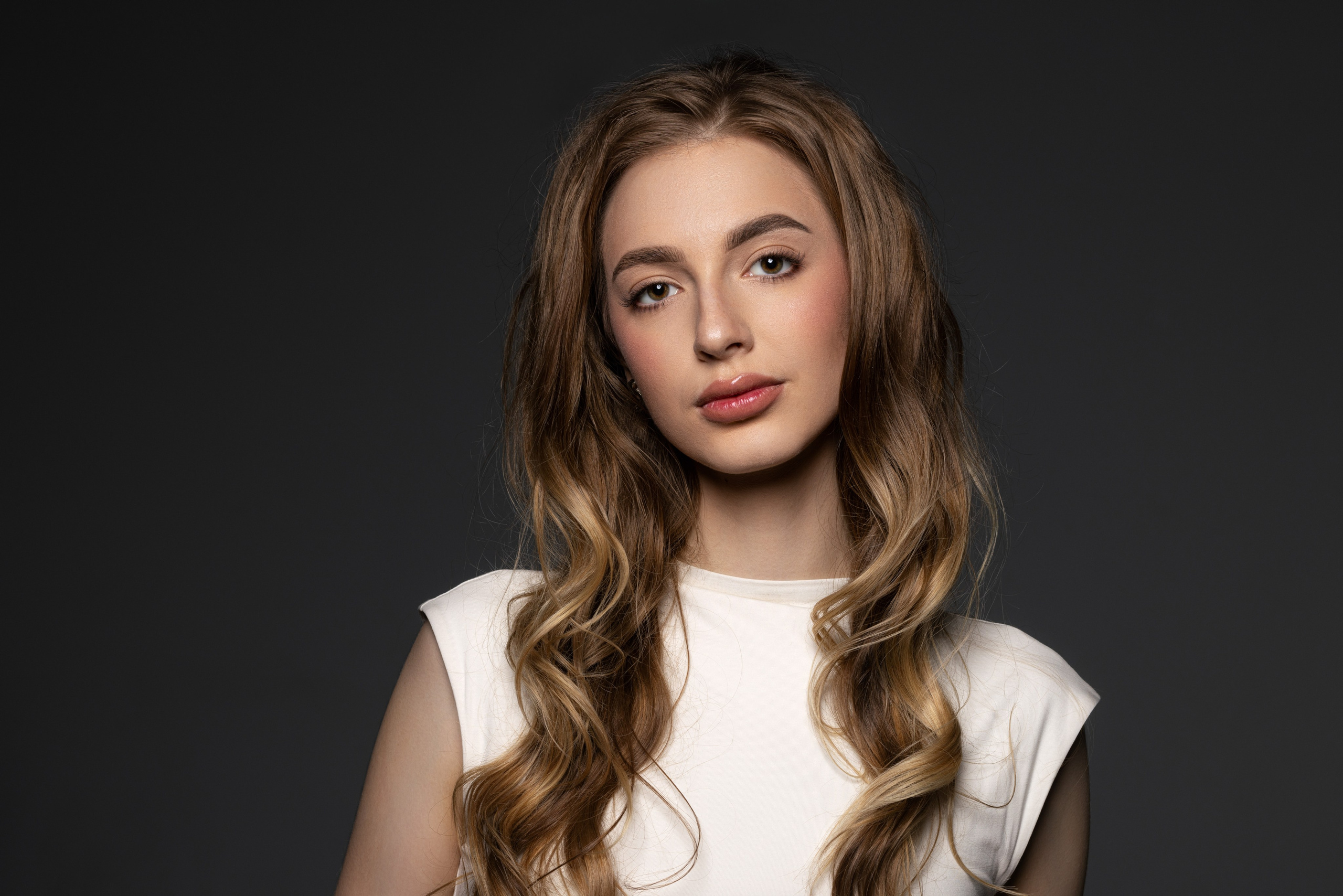 Студийная съемка на циклораме с импульсным светом с Ксенией для «себя». Дмитрий Шульгин, портретный фотограф в Воронеже