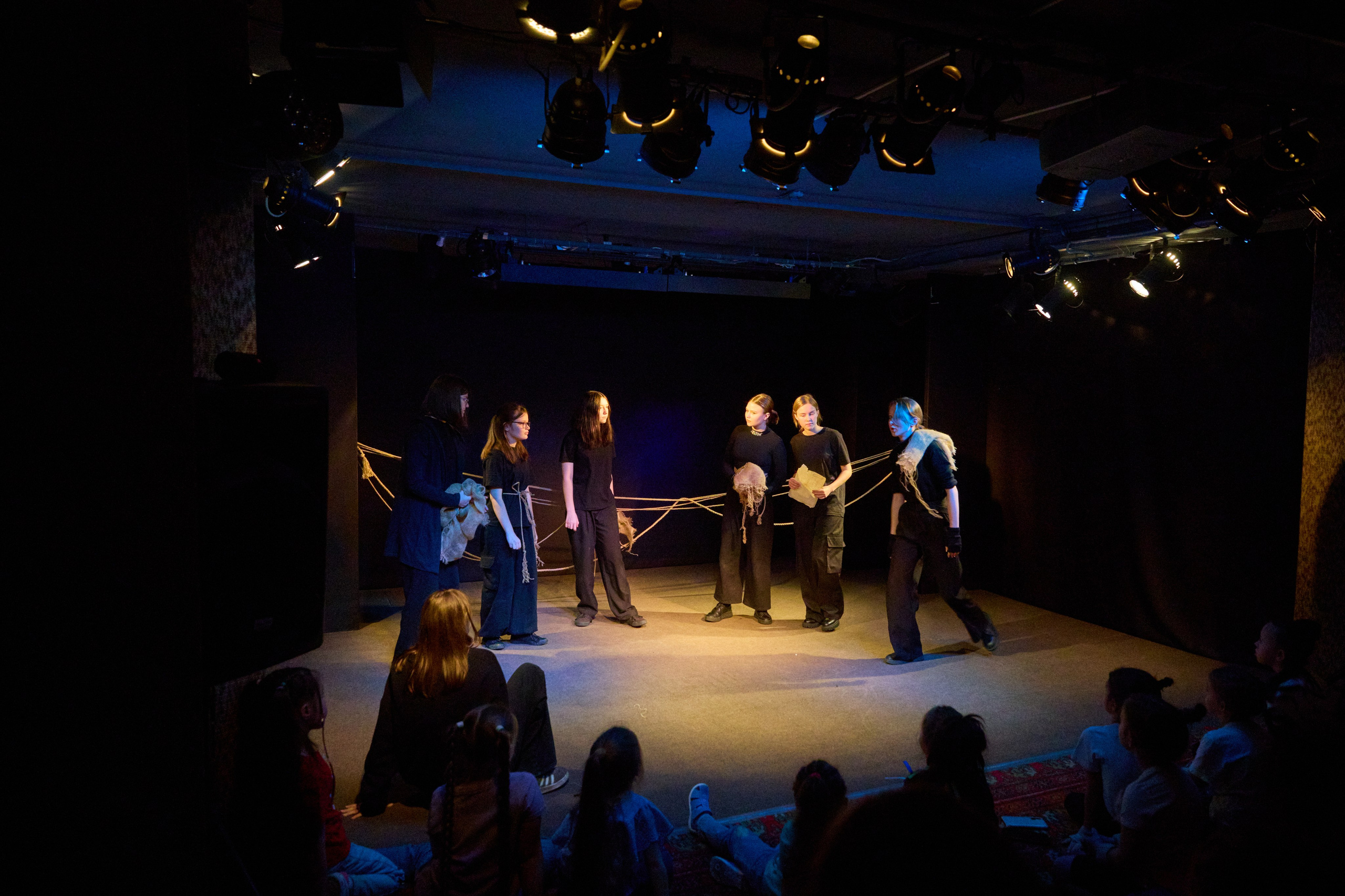 Театр студия «За двумя зайцами»