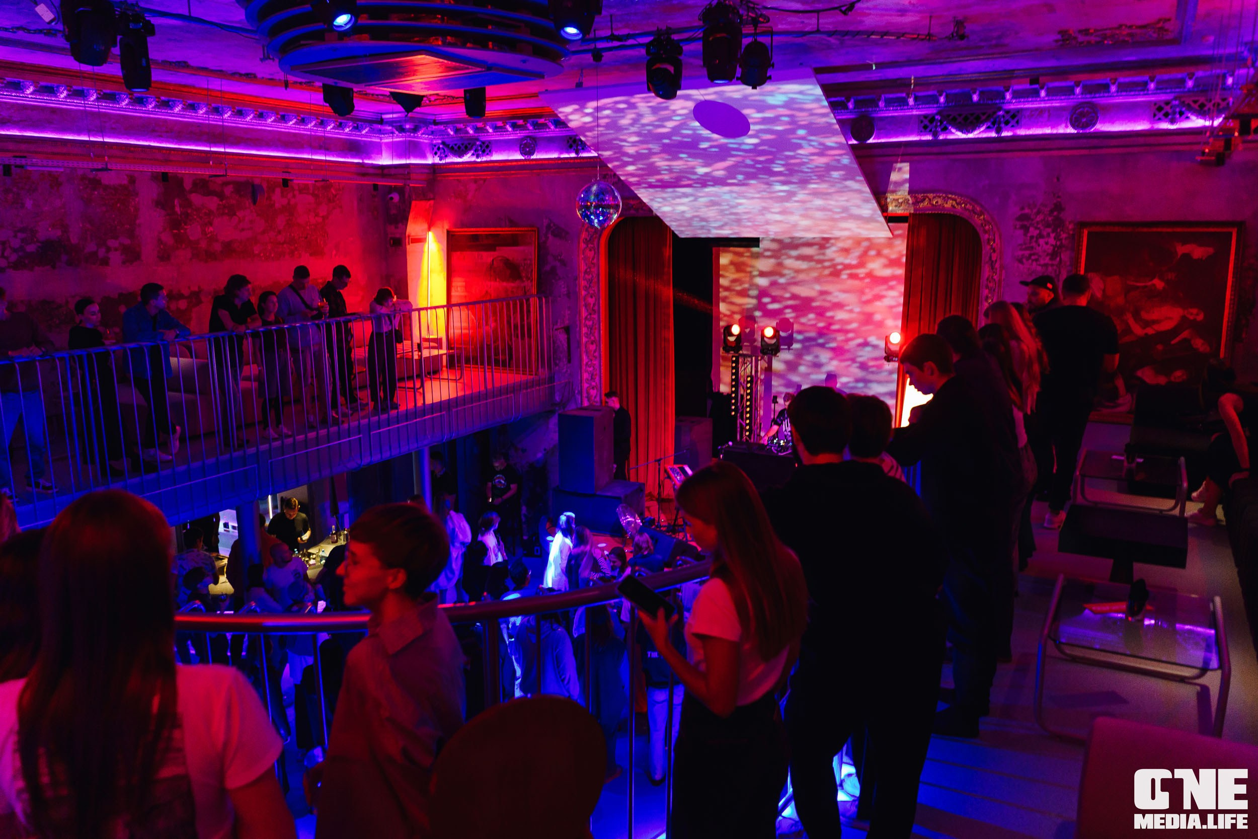 Фоторепортаж из клуба UNIVERSAL. One Media Life: фоторепортажи, фотоотчеты с мероприятий и заведений