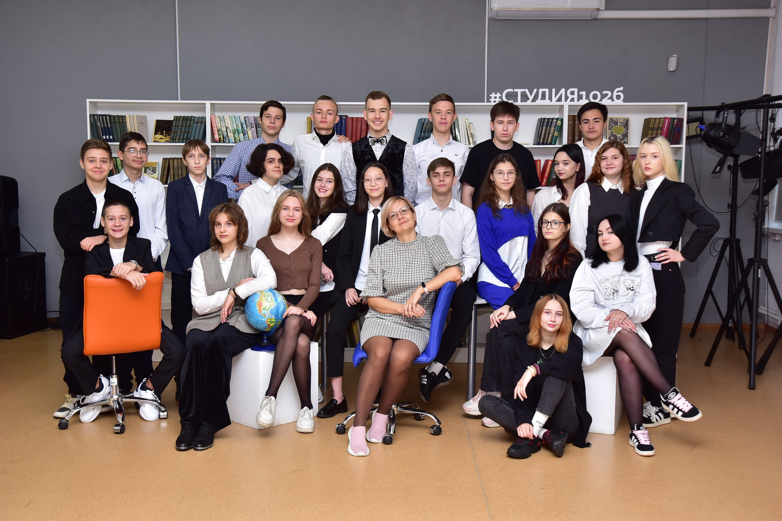 Фотоальбомы для старшей школы. Стильные выпускные альбомы, детские фотосессии, сюжетные фотографии