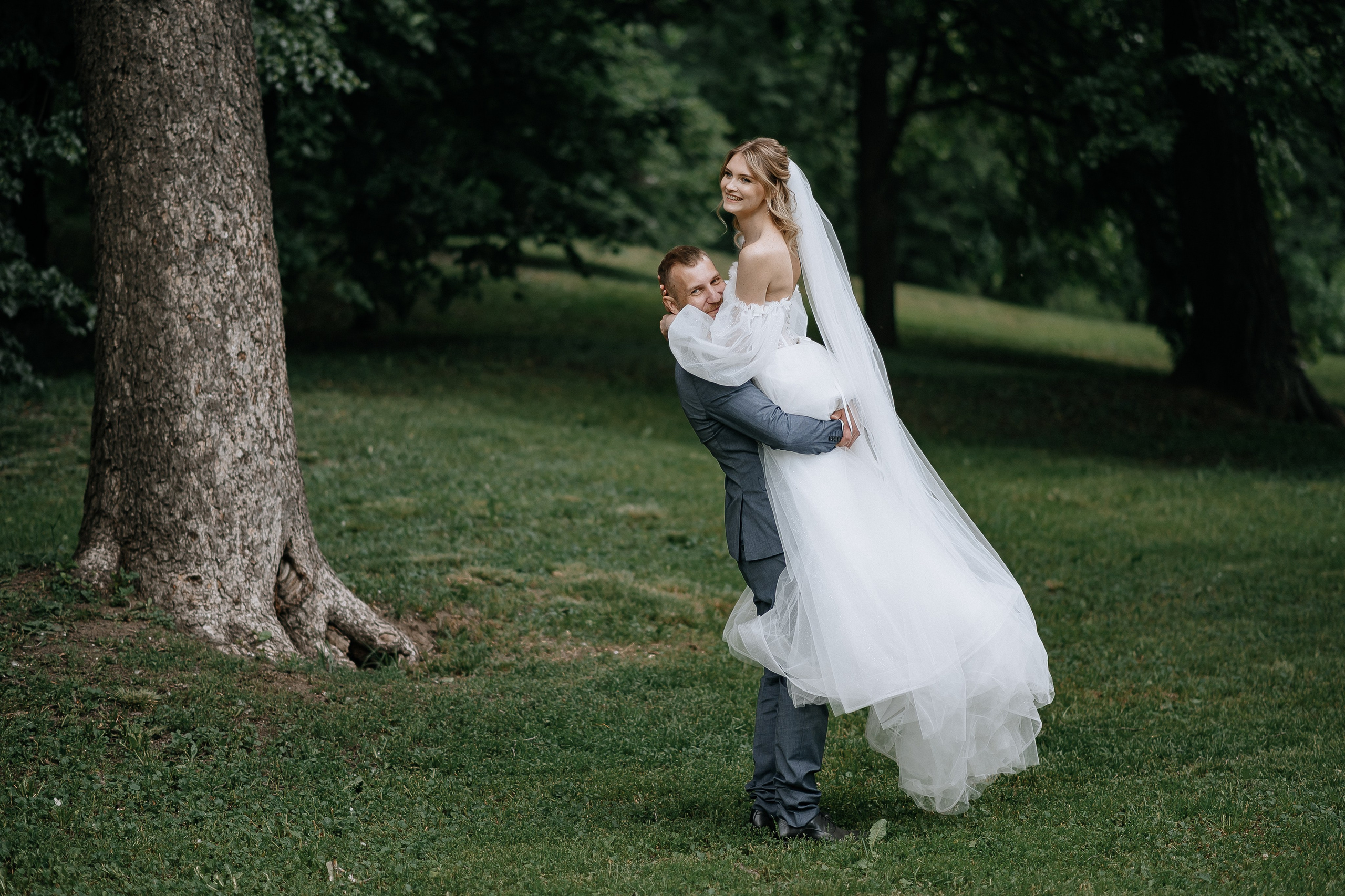 Летняя свадебная фотосессия в парке Измайлово