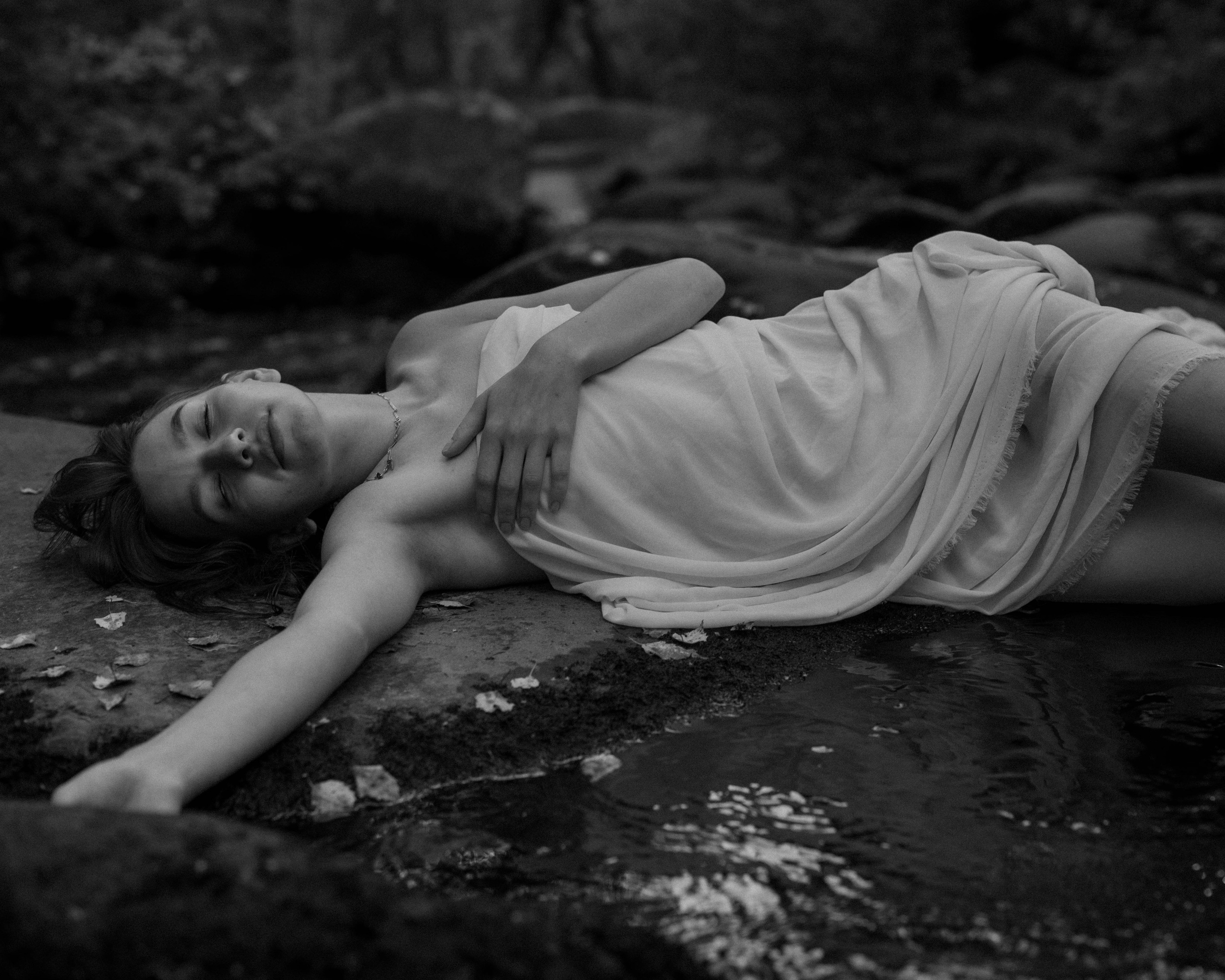 Аня. Женский фотограф. Создатель украшений ручной работы. Модель
