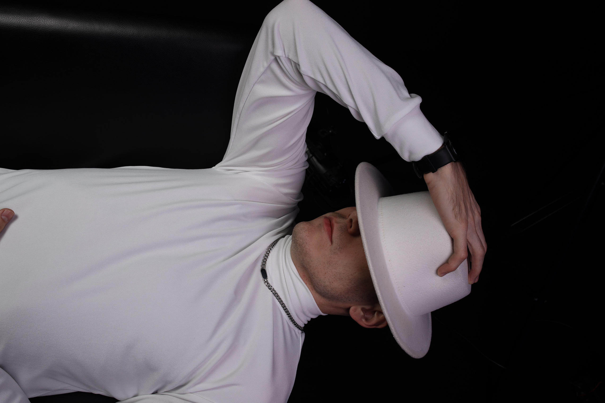 The White hat Alex. Профессиональный фотограф в Воронеже Владислав Крылов