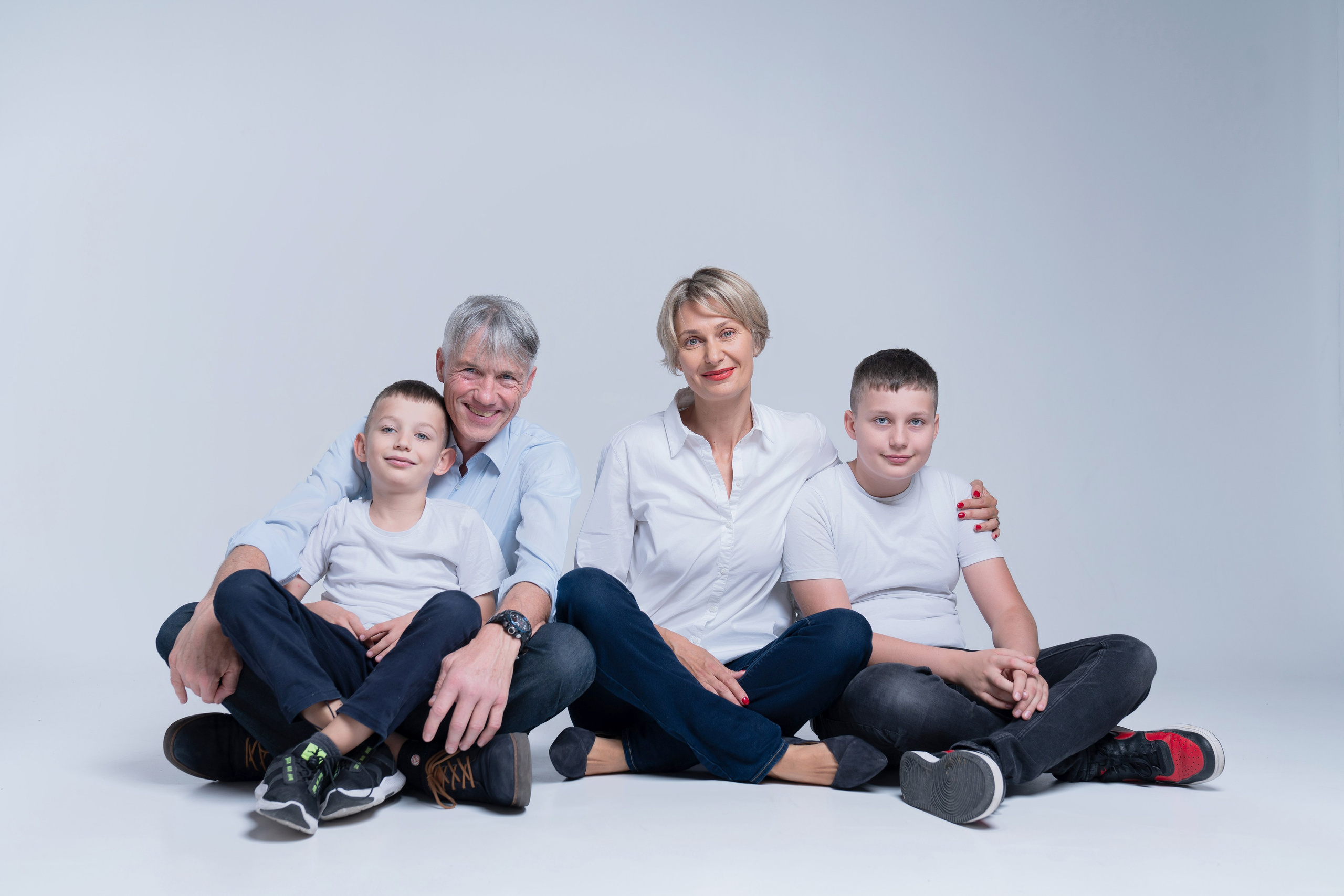 📷 Как выбрать одежду для семейной фотосессии в светлой студии. Репортажный фотограф в Алматы — Настоящие эмоции и живые кадры | ProPhoto.kz