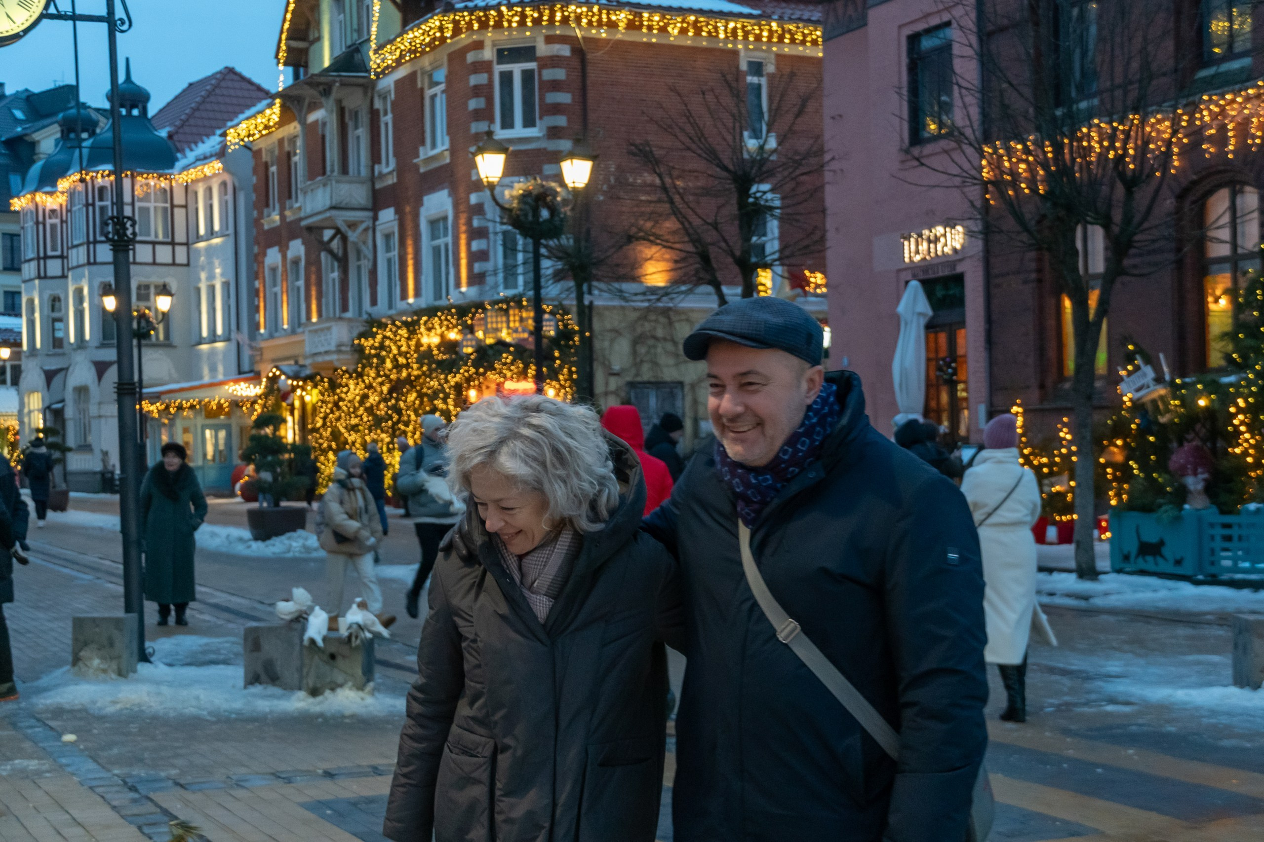Двое в Новогоднем Зеленоградске. Фотограф Татьяна Рутковская Калининград