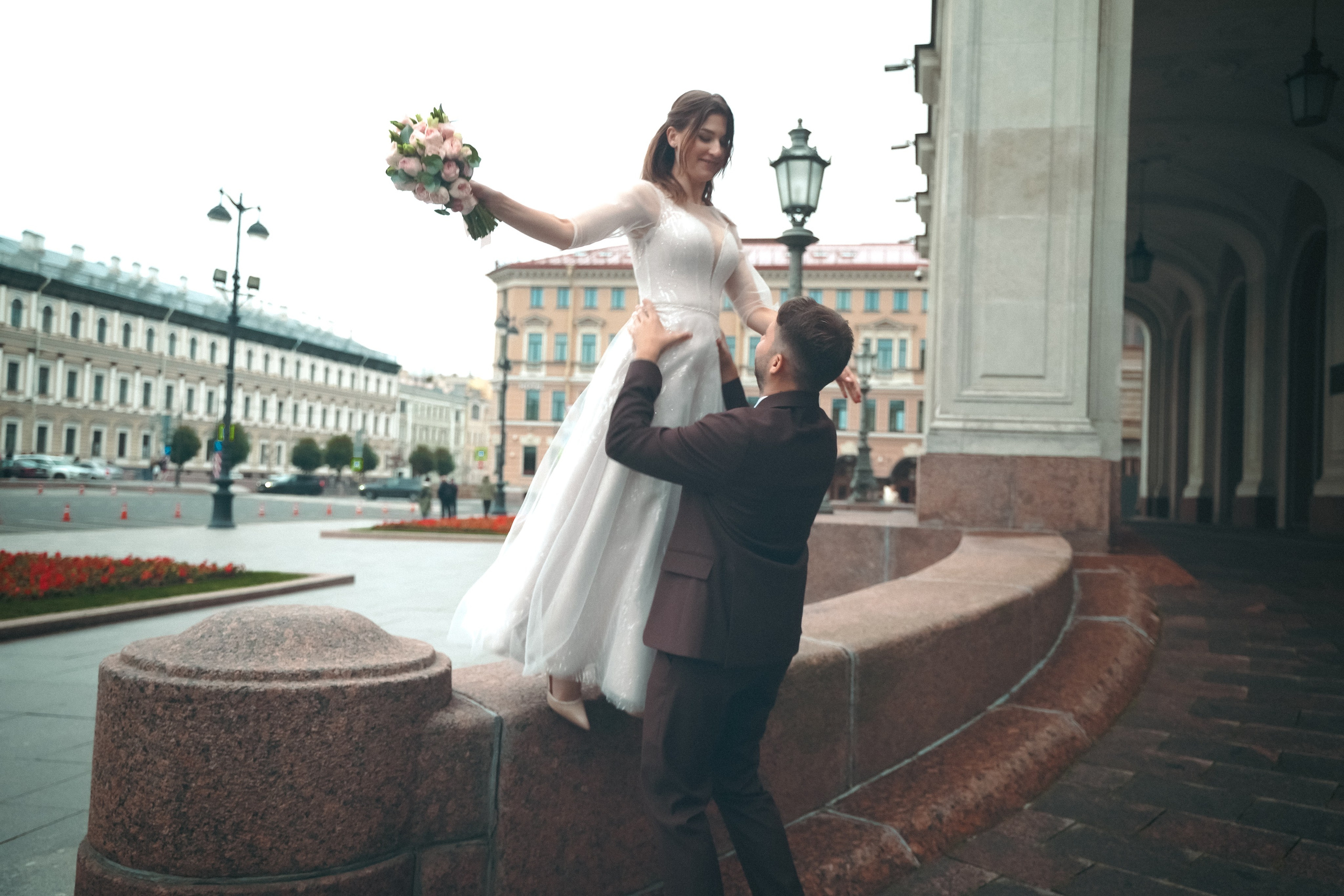 Любовный роман на Исаакиевской площади. Professional photoartist in St. Petersburg (wedding, reportage, portrait, model book, love story) Alexander Shvedov