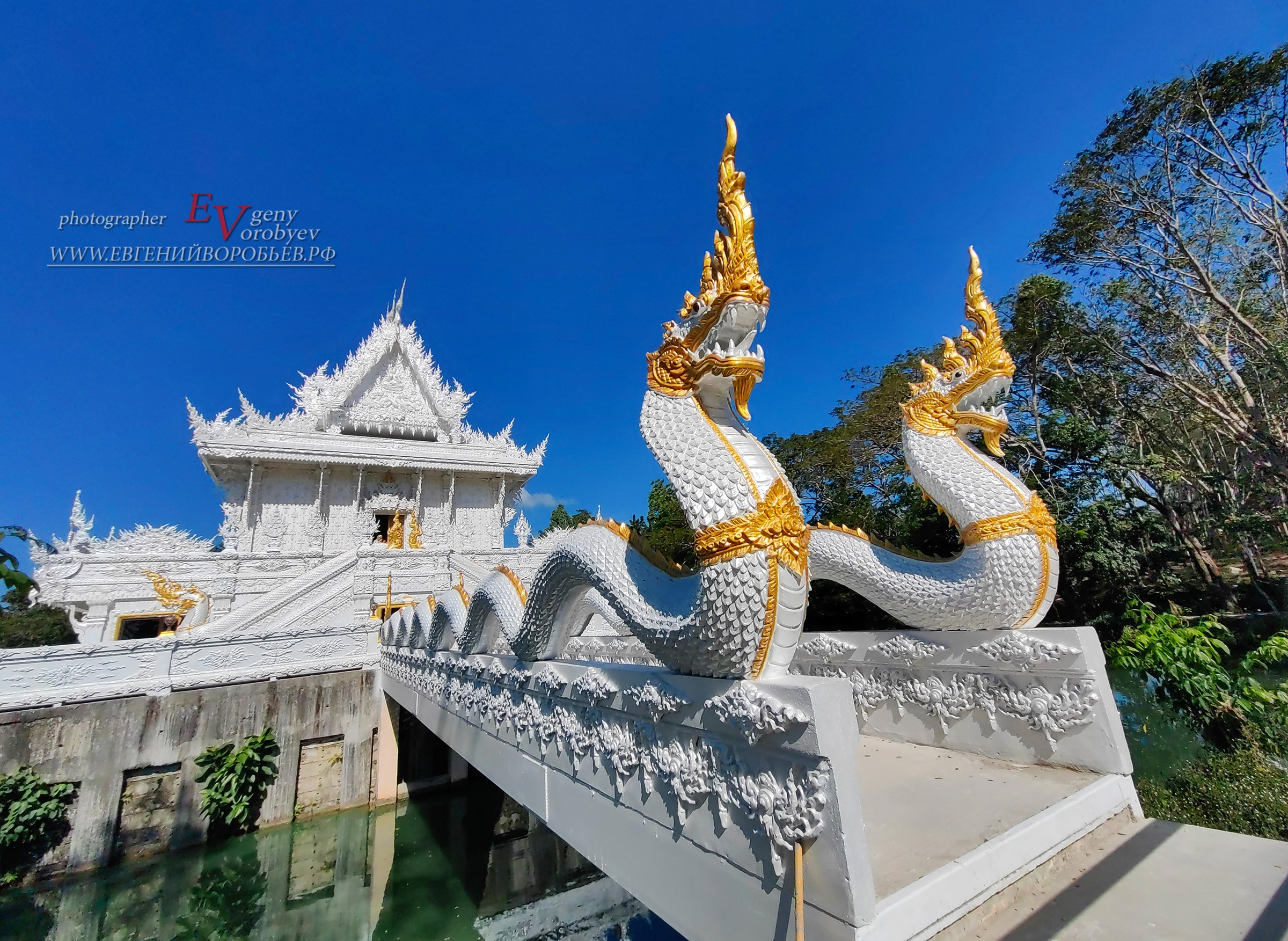 Белый храм на Пхукете Ват Канан Wat Kanan буддистский экскурсия интересной место Phuket туристический гид индивидуальная экскурсия поездка монах монастырь что посмотреть топ мест Пхукет Ват чалон Wat Chalong Таиланд