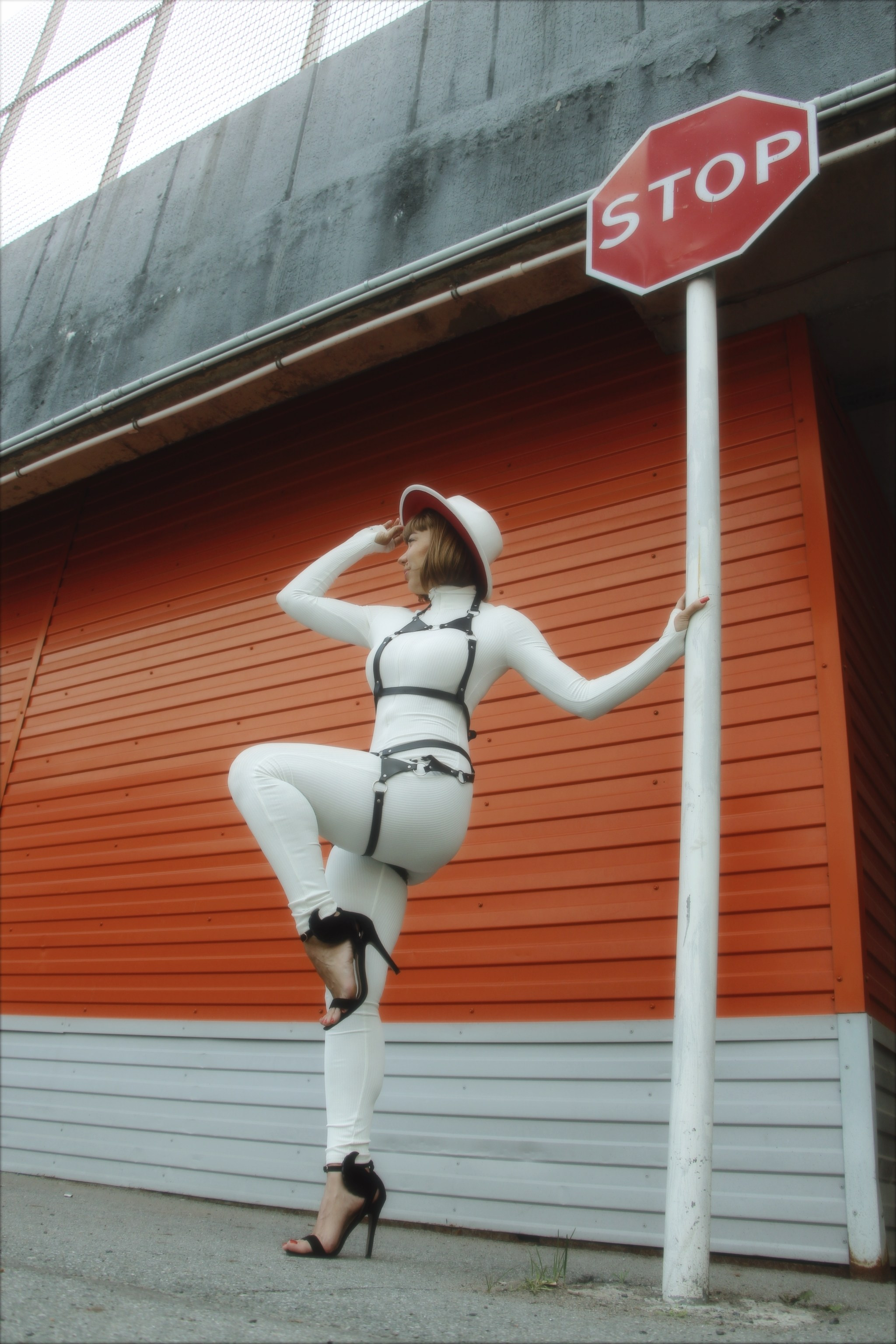 Юлия в Белом на парковке…. Творческая, семейная Фотосъемка ДоброДарова Елена Омск