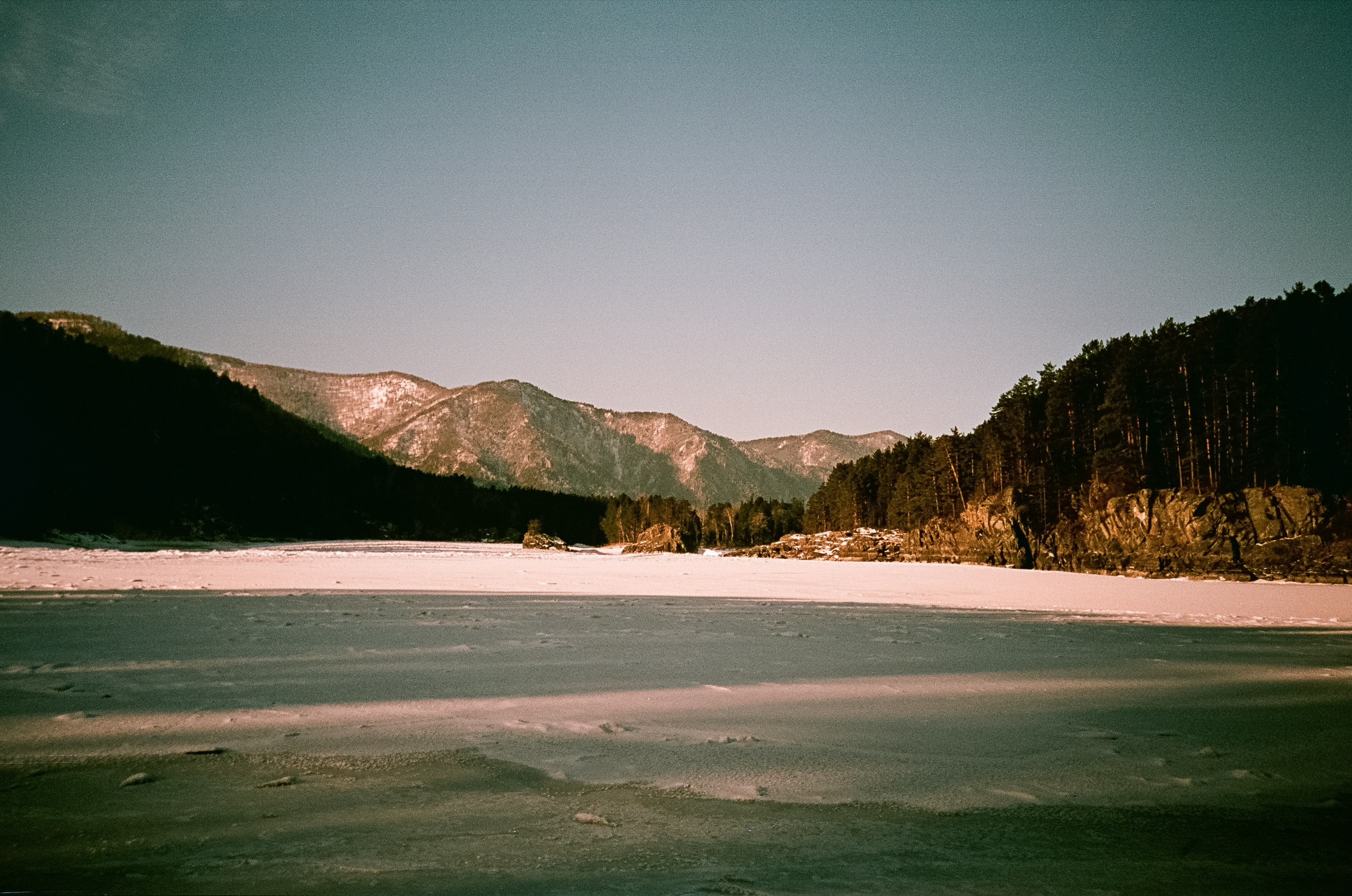 Путешествие на Алтай зимой: изумительные виды, снятые на фотопленку