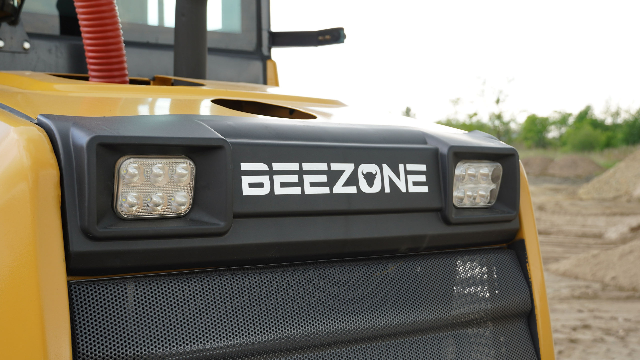 Фото фронт.погр. Beezone 916. Продажа и обслуживание грузовой техники и спецтехники в г. Новосибирск компания СТИ