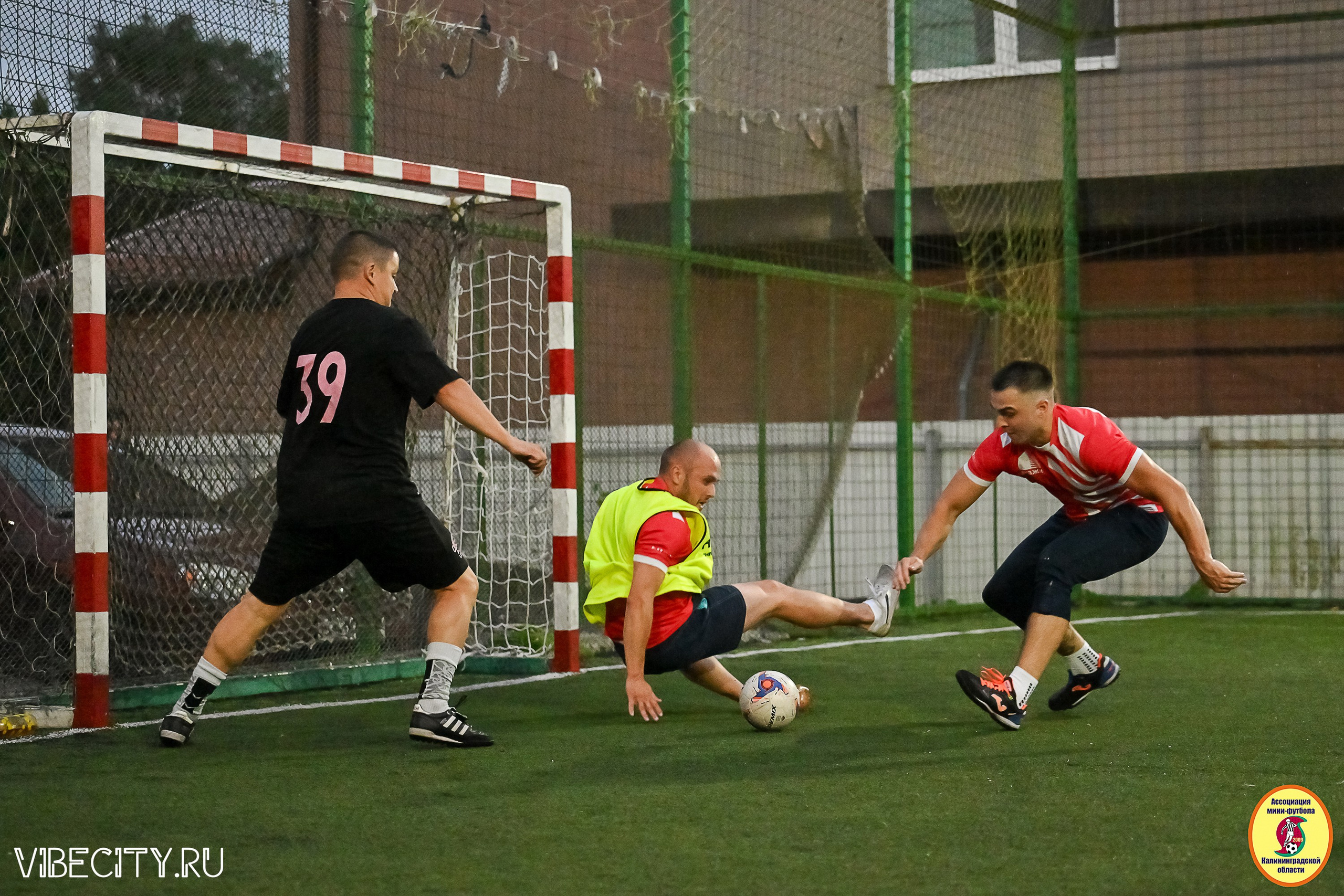 ИГРЫ МИНИ-ФУТБОЛЬНОЙ И КОРПОРАТИВНОЙ ЛИГИ. VIBECITY.RU Вайб Сити Ру Фоторепортажи Фотоотчеты Калининград
