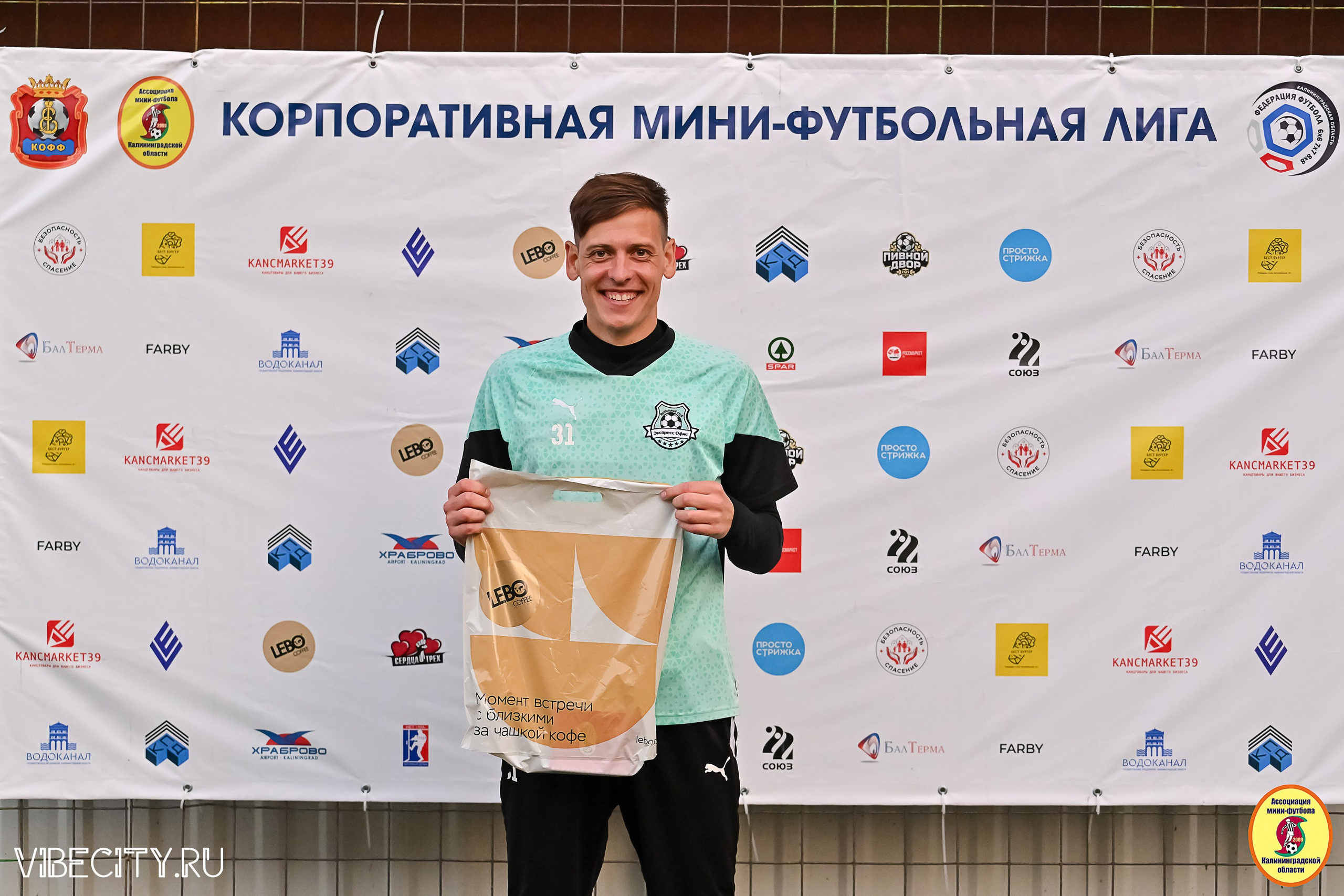 ИГРЫ МИНИ-ФУТБОЛЬНОЙ И КОРПОРАТИВНОЙ ЛИГИ. VIBECITY.RU Вайб Сити Ру Фоторепортажи Фотоотчеты Калининград