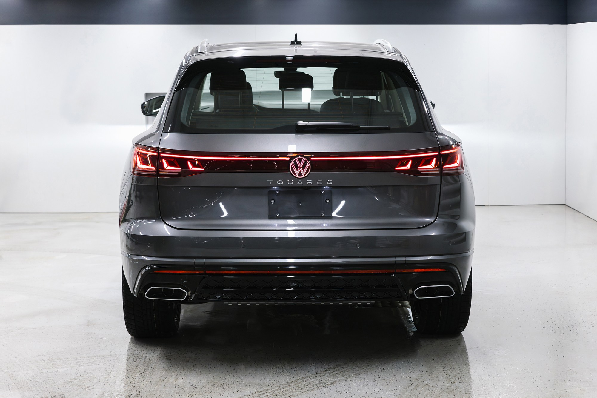 Volkswagen Touareg R-Line 2.0 TSI AT (265 л. с.). Автосалон «Х-Авто»