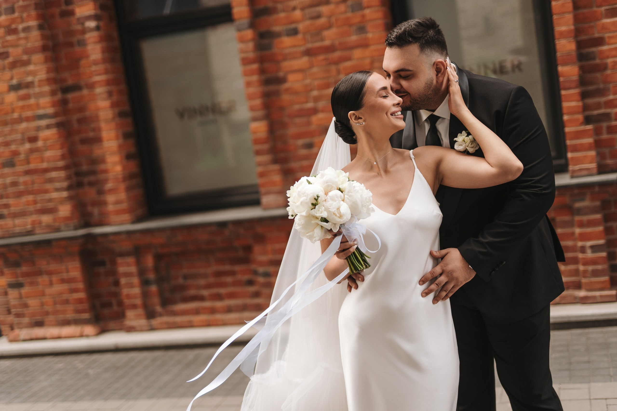 Свадьба 7 июня 2026 года — фотосессия, ЗАГС и банкет в шатре «Под облаками» в Нагаево с ведущим Артуром Ильясовым