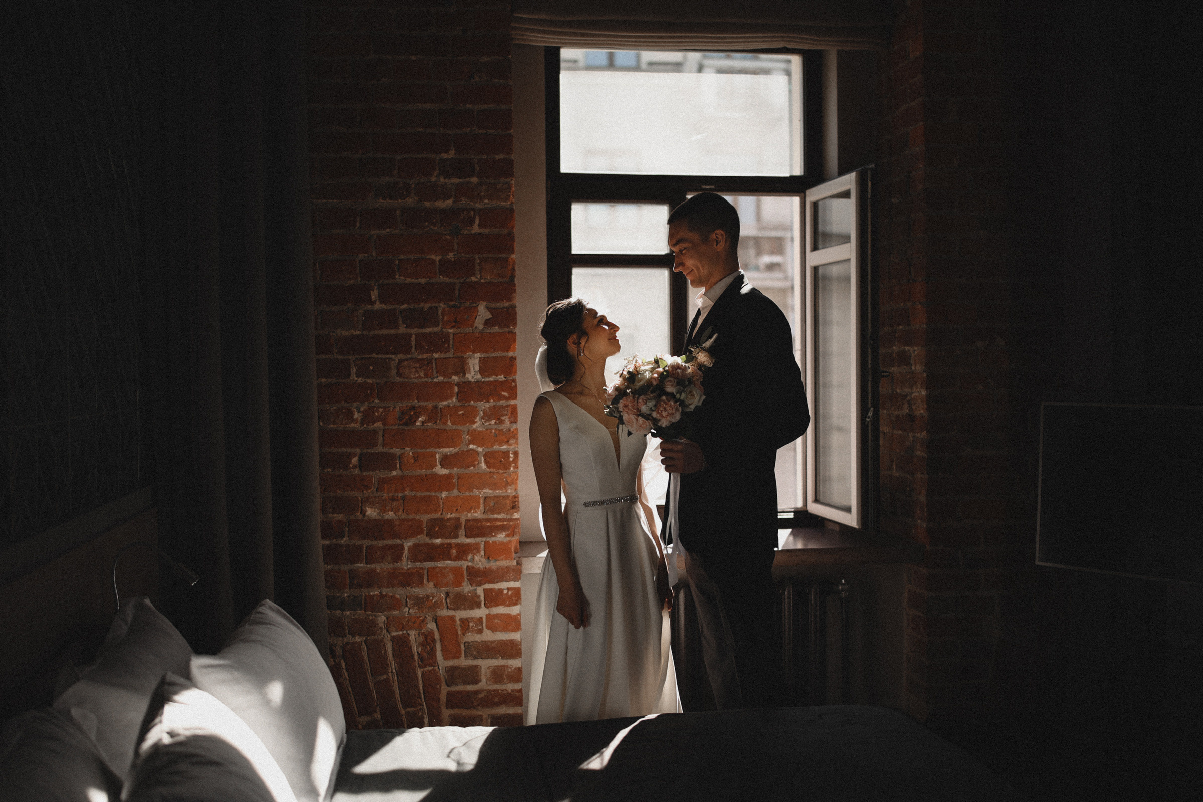 Первый кусь. Свадебный фотограф в Ярославле Илья Жуков