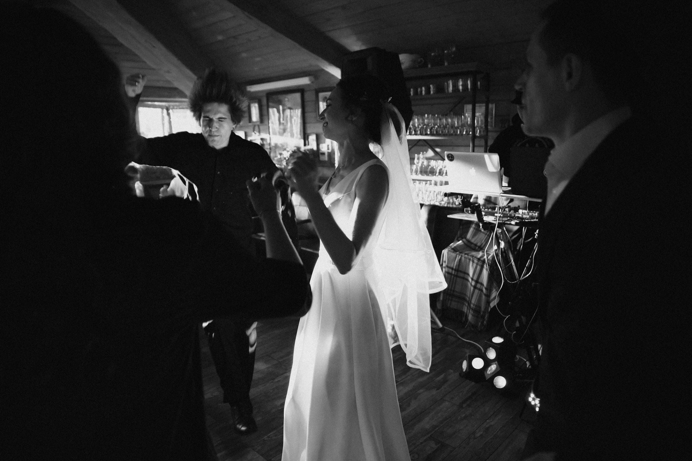 Первый кусь. Свадебный фотограф в Ярославле Илья Жуков