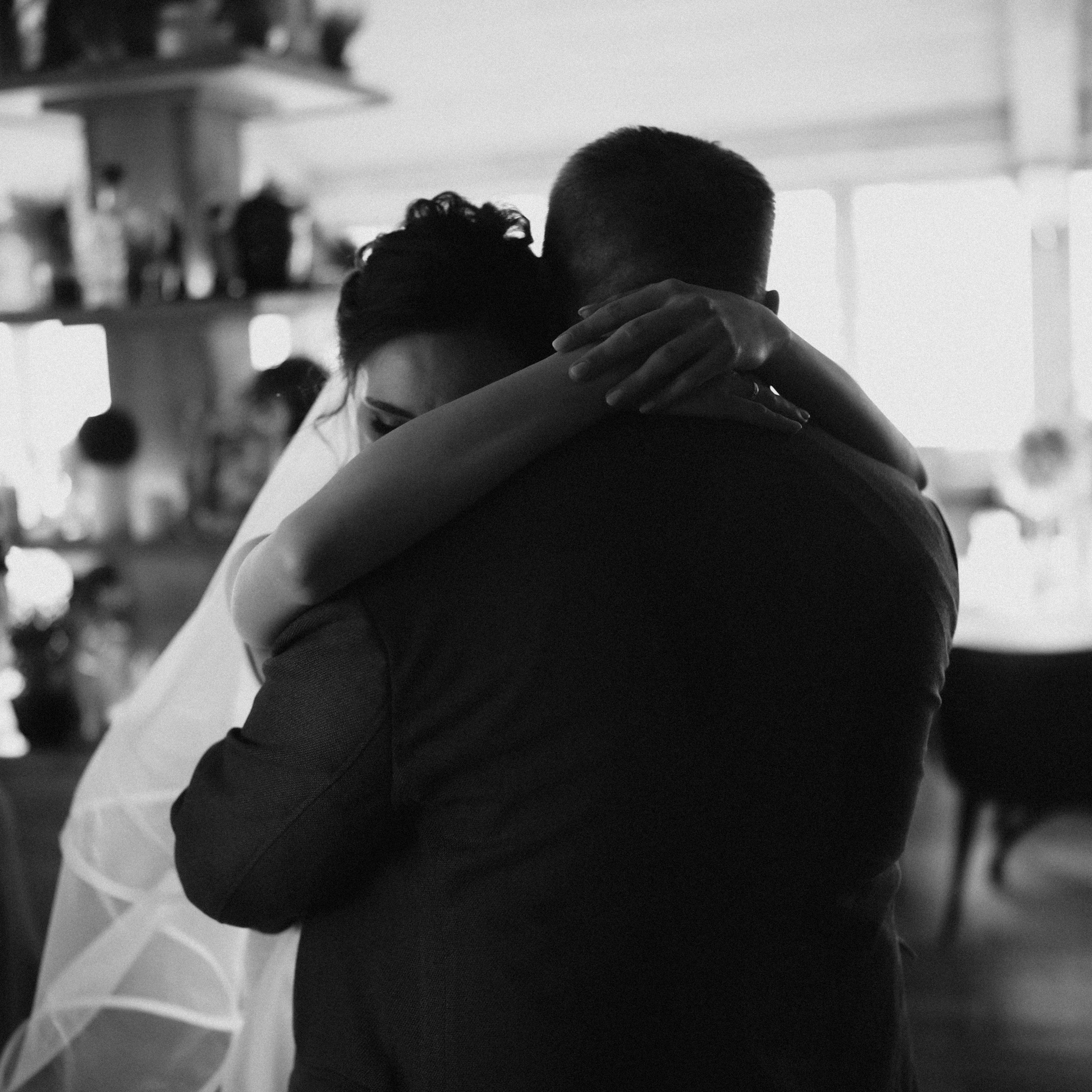 Первый кусь. Свадебный фотограф в Ярославле Илья Жуков