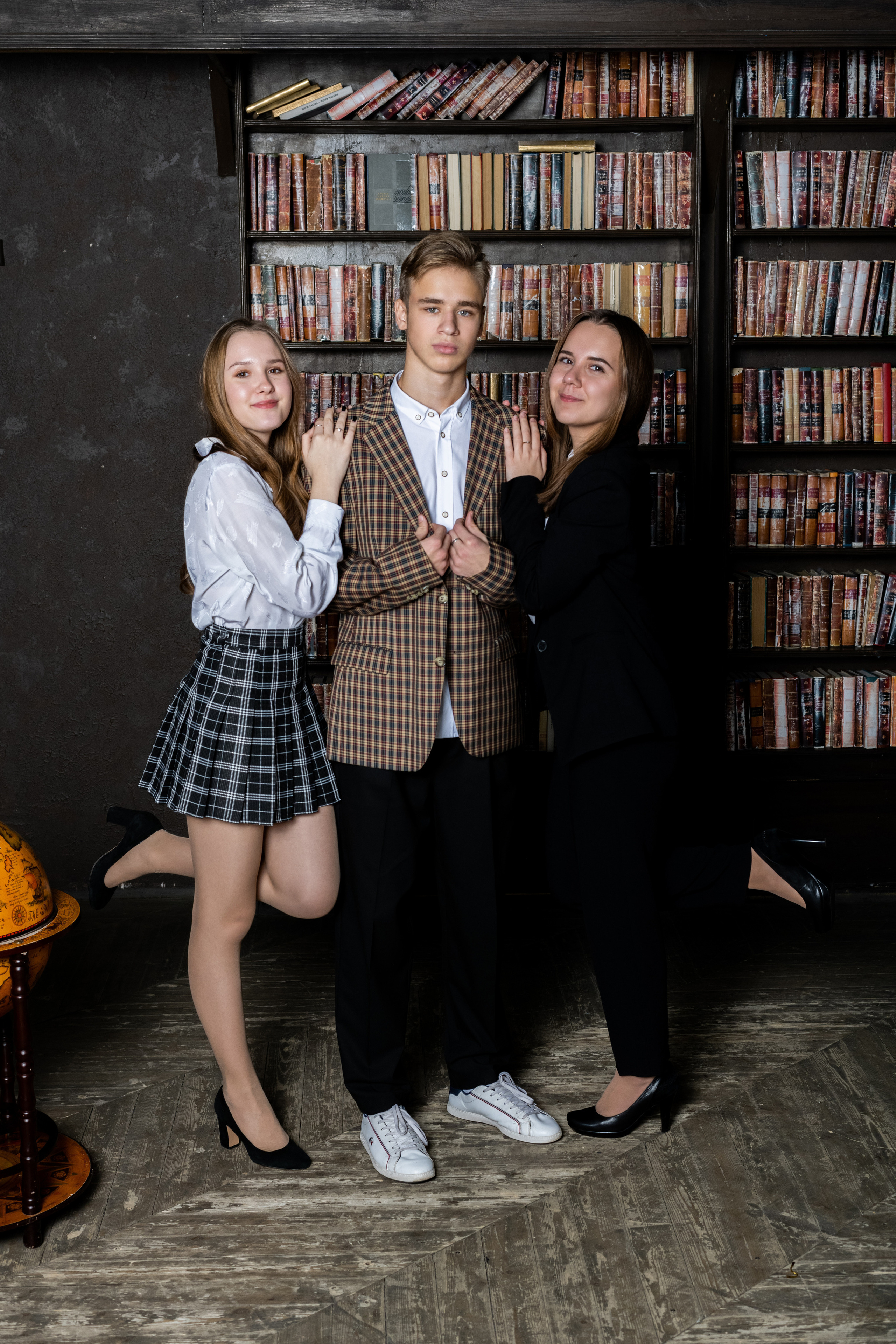 Школа 1637 Москва 11 класс. Выпускные альбомы в Подольске Москве и МО