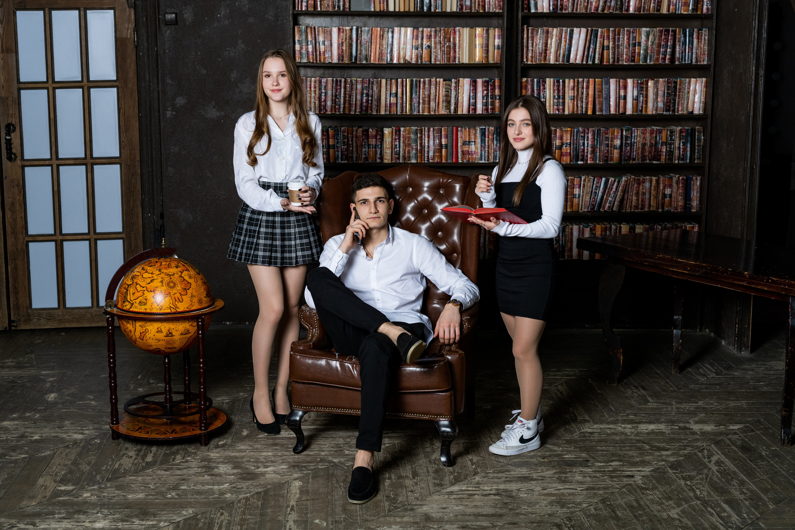 Школа 1637 Москва 11 класс. Выпускные альбомы в Подольске Москве и МО