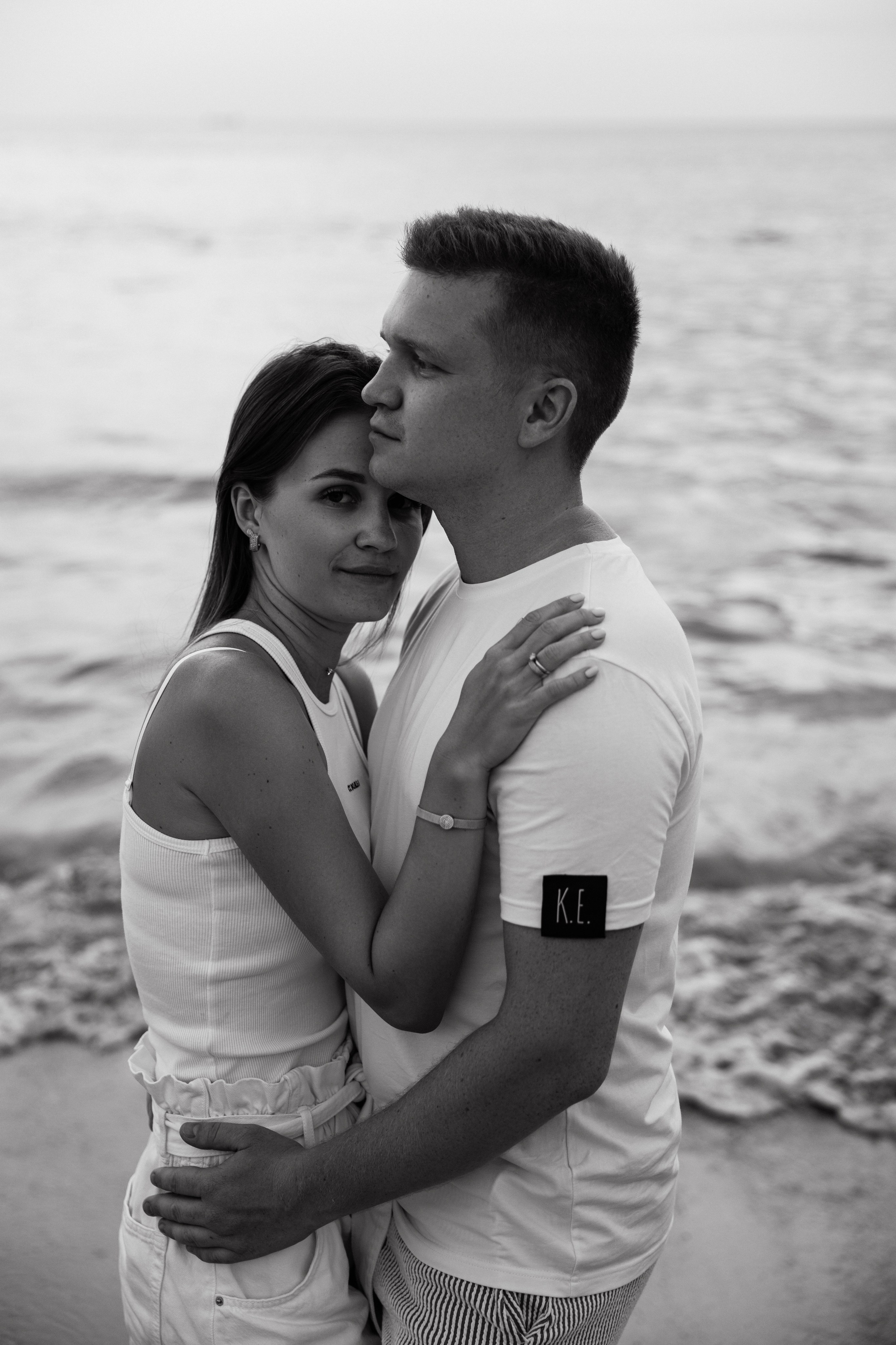 Love Story на Пхукете: фотосессия для пары на пляже Карон. Фотограф на Пхукете в Таиланде