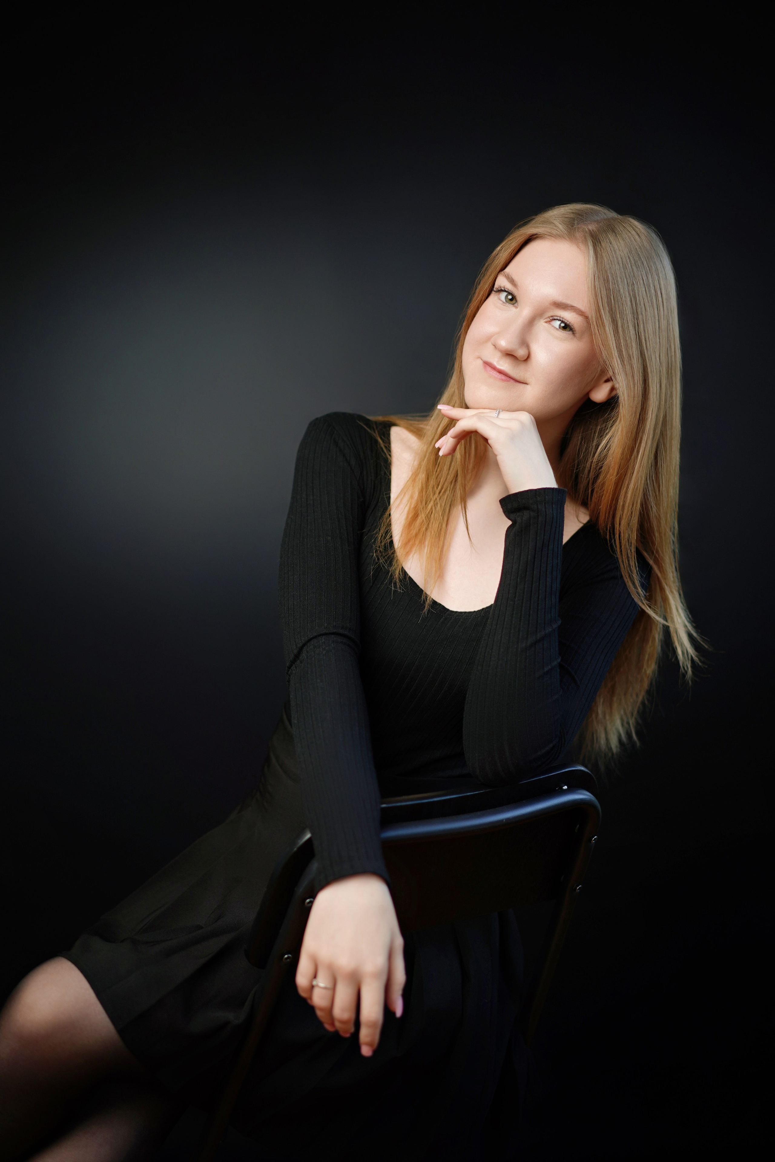 Стиль портрета в студии. GOTRA — выпускные альбомы в Тюмени