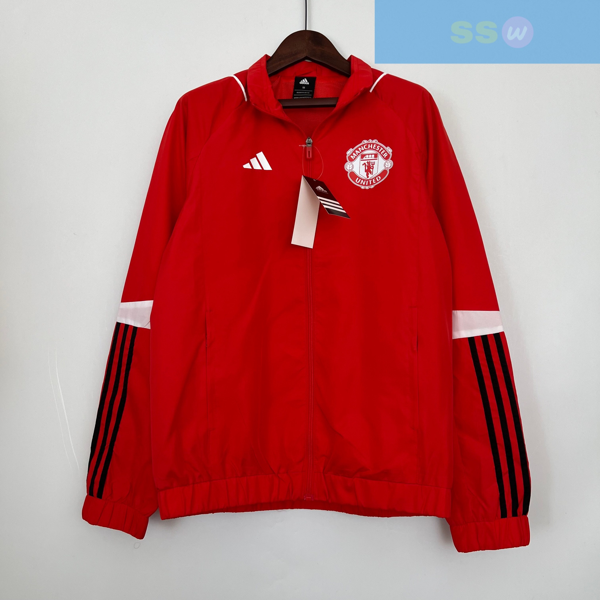 Ветровка Manchester United купить по цене 4900 рублей. Футбольный магазин — ssw_magazin