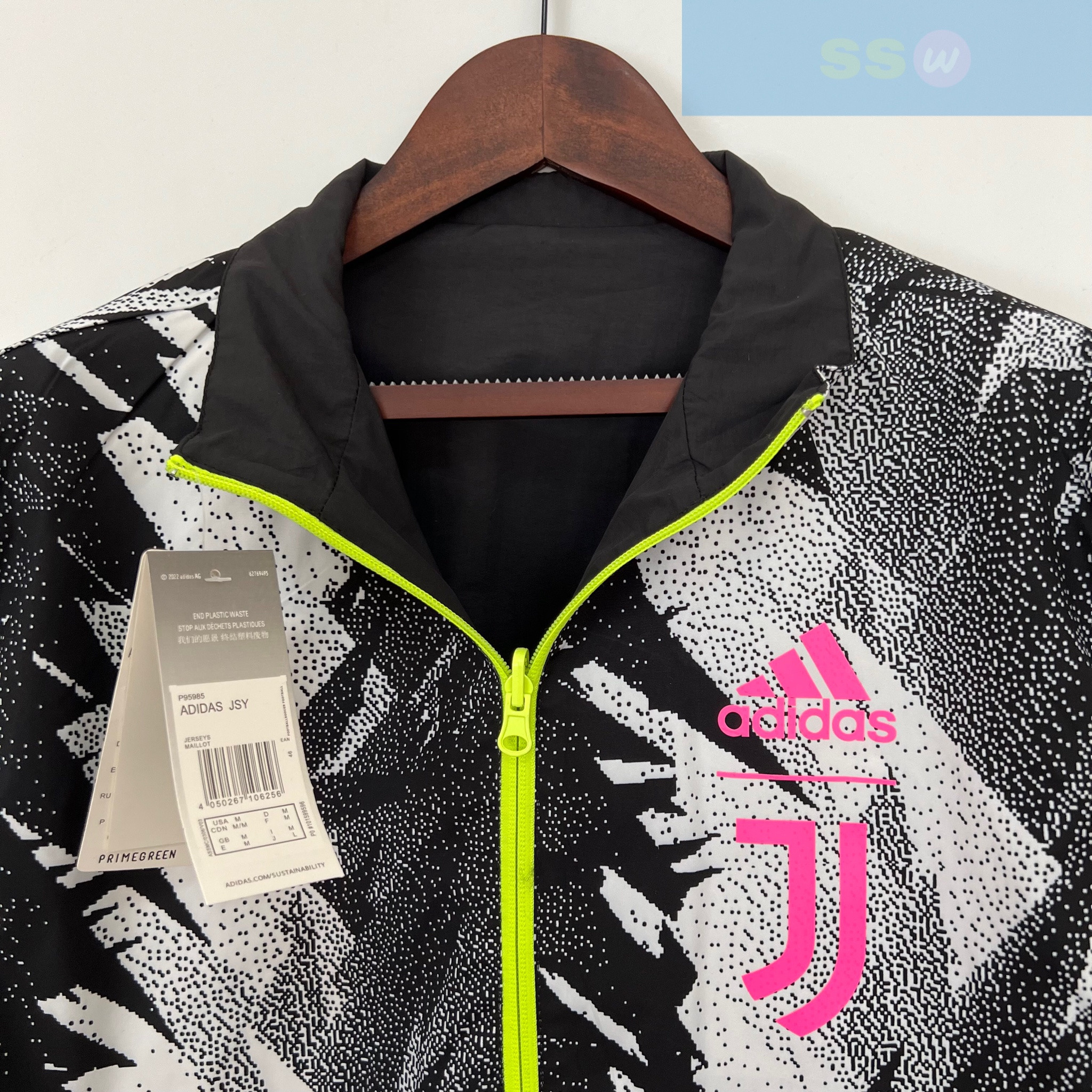 Ветровка Ювентус купить по цене 4900 рублей. Футбольный магазин — ssw_magazin