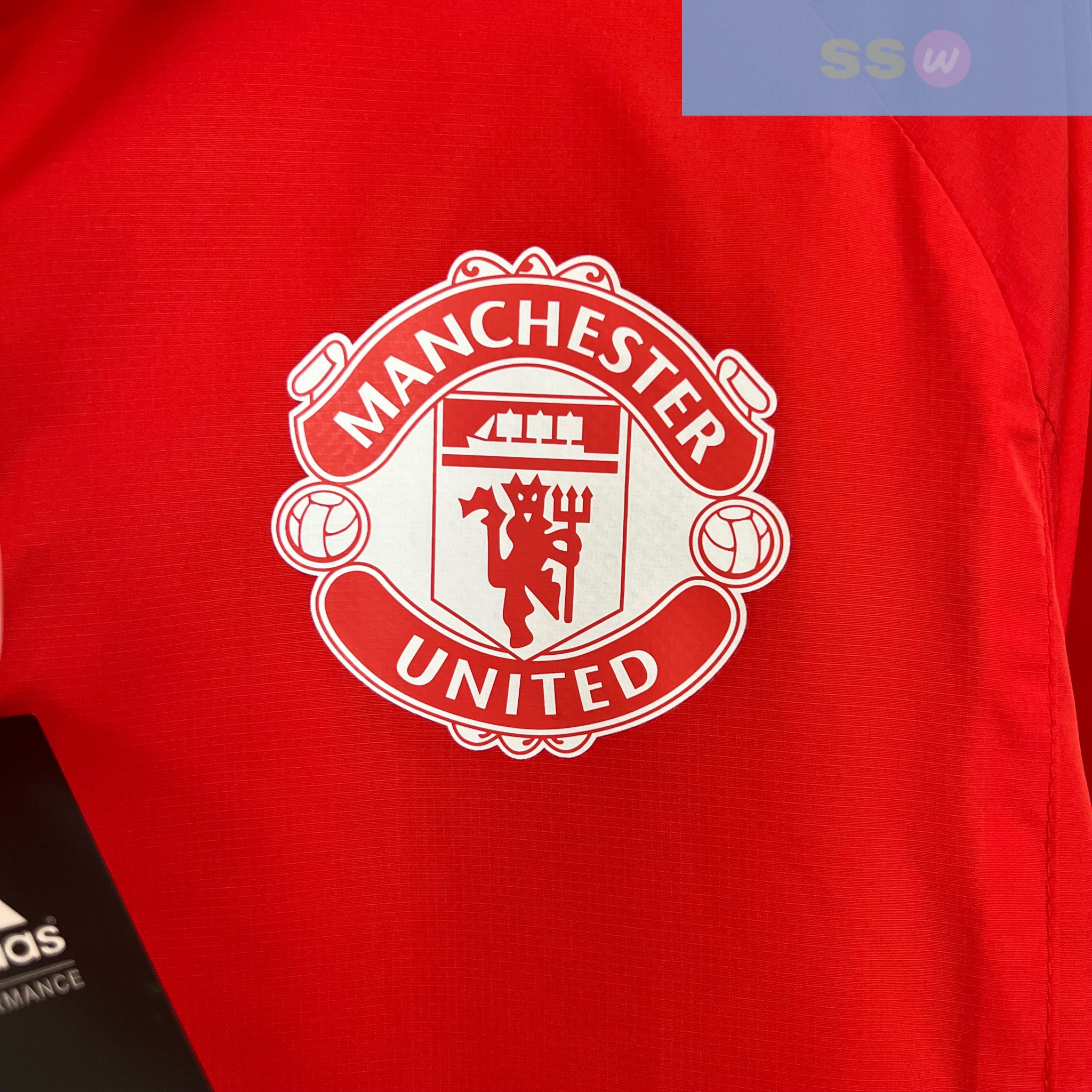 Ветровка Manchester United купить по цене 4900 рублей. Футбольный магазин — ssw_magazin
