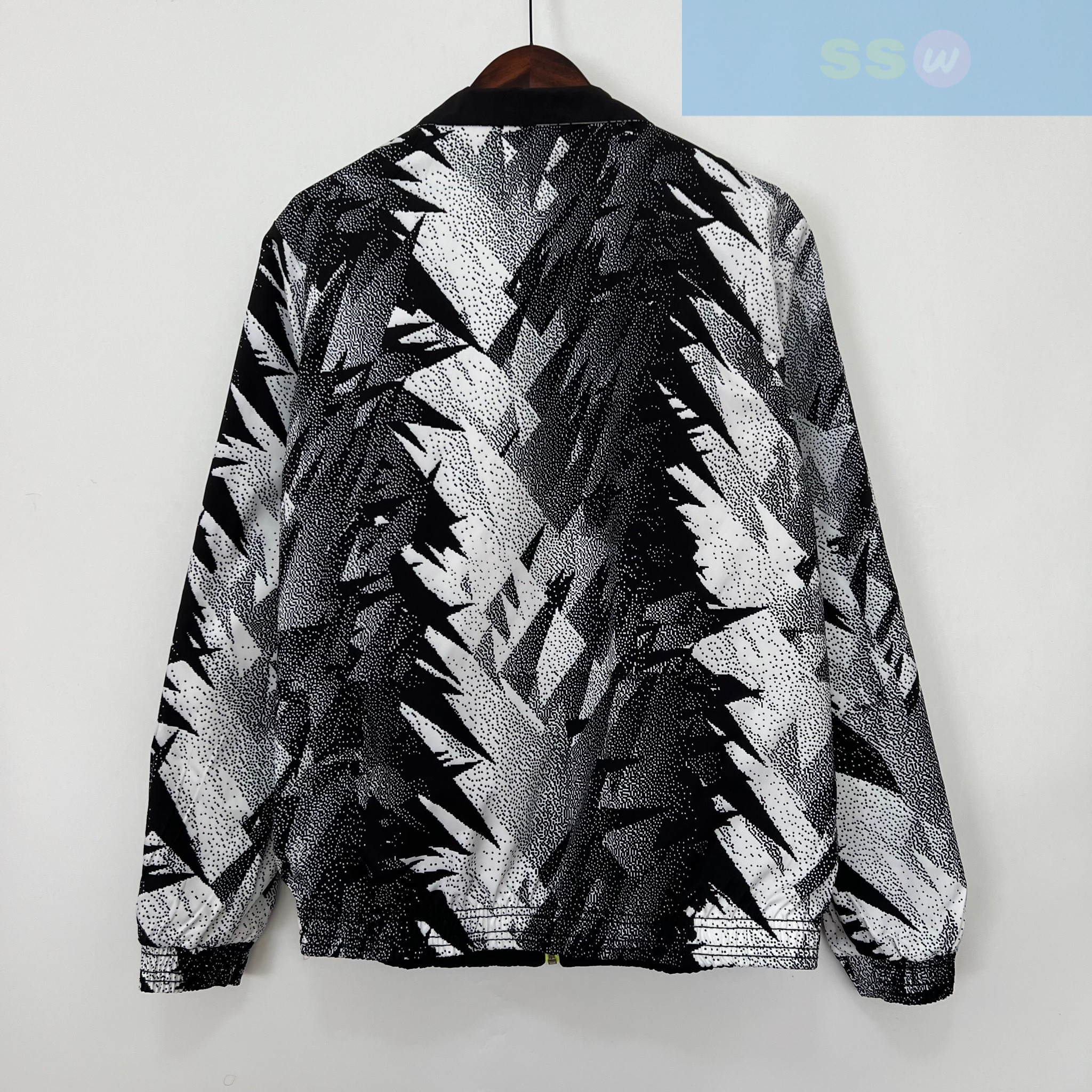 Ветровка Ювентус купить по цене 4900 рублей. Футбольный магазин — ssw_magazin