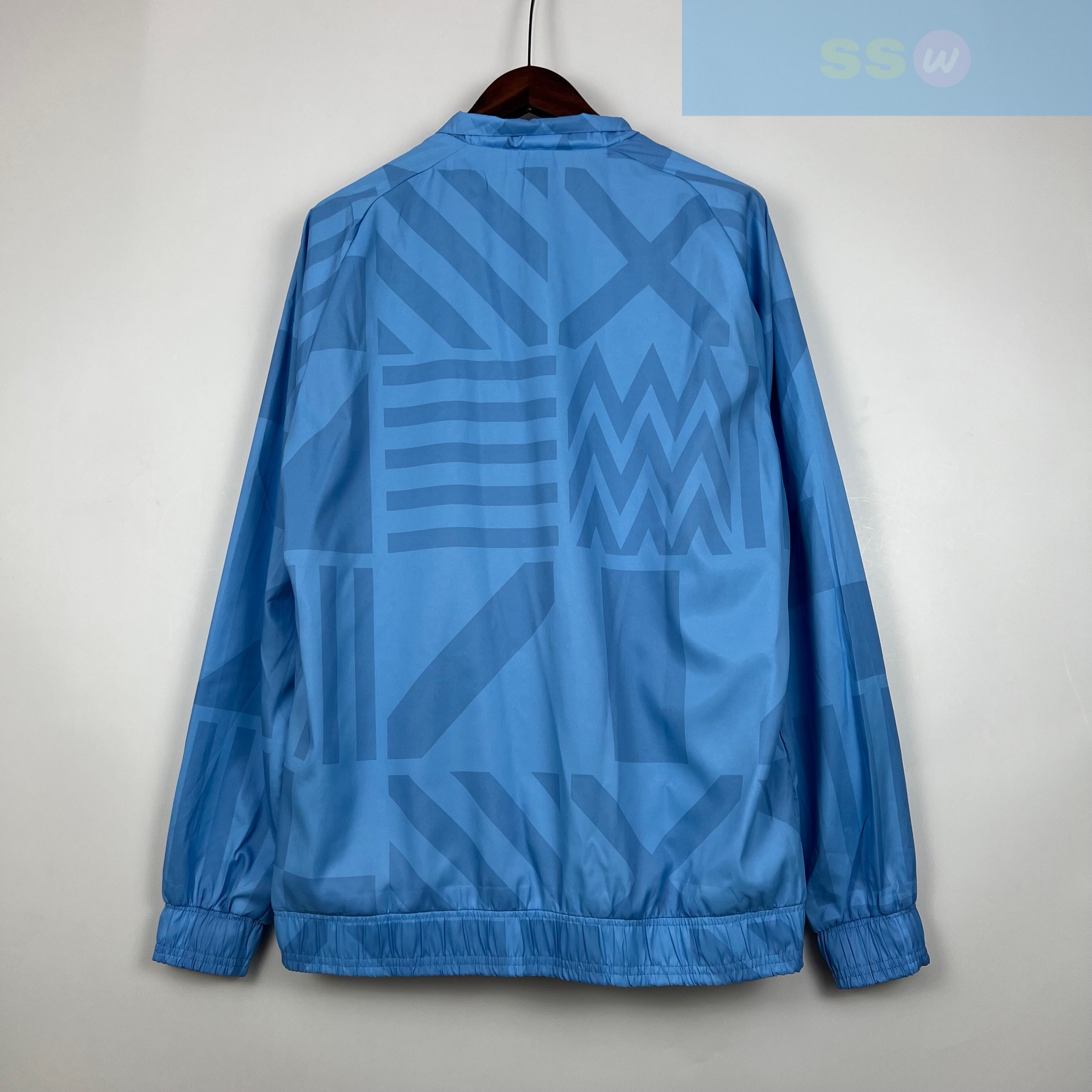 Ветровка Manchester City купить по цене 4900 рублей. Футбольный магазин — ssw_magazin