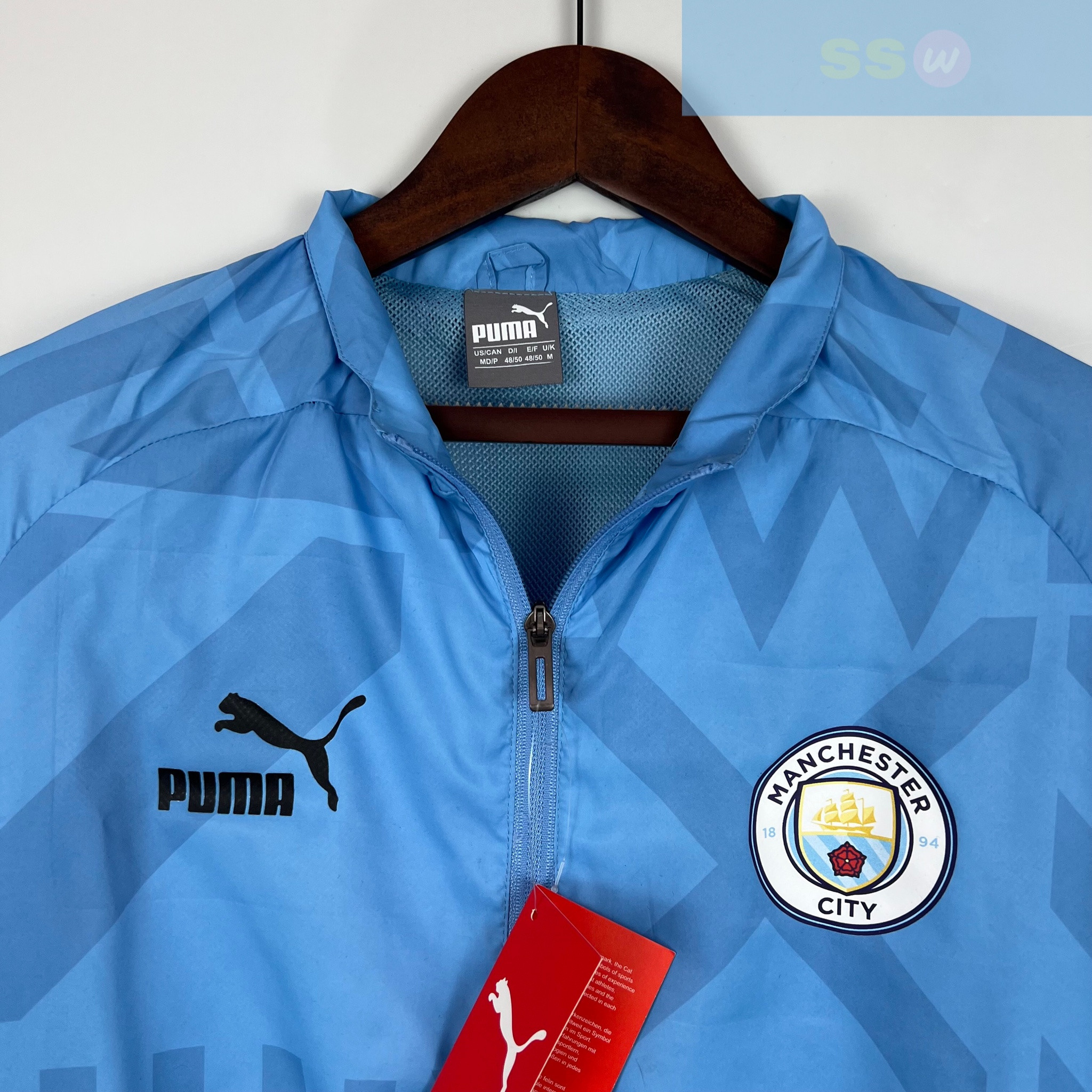 Ветровка Manchester City купить по цене 4900 рублей. Футбольный магазин — ssw_magazin