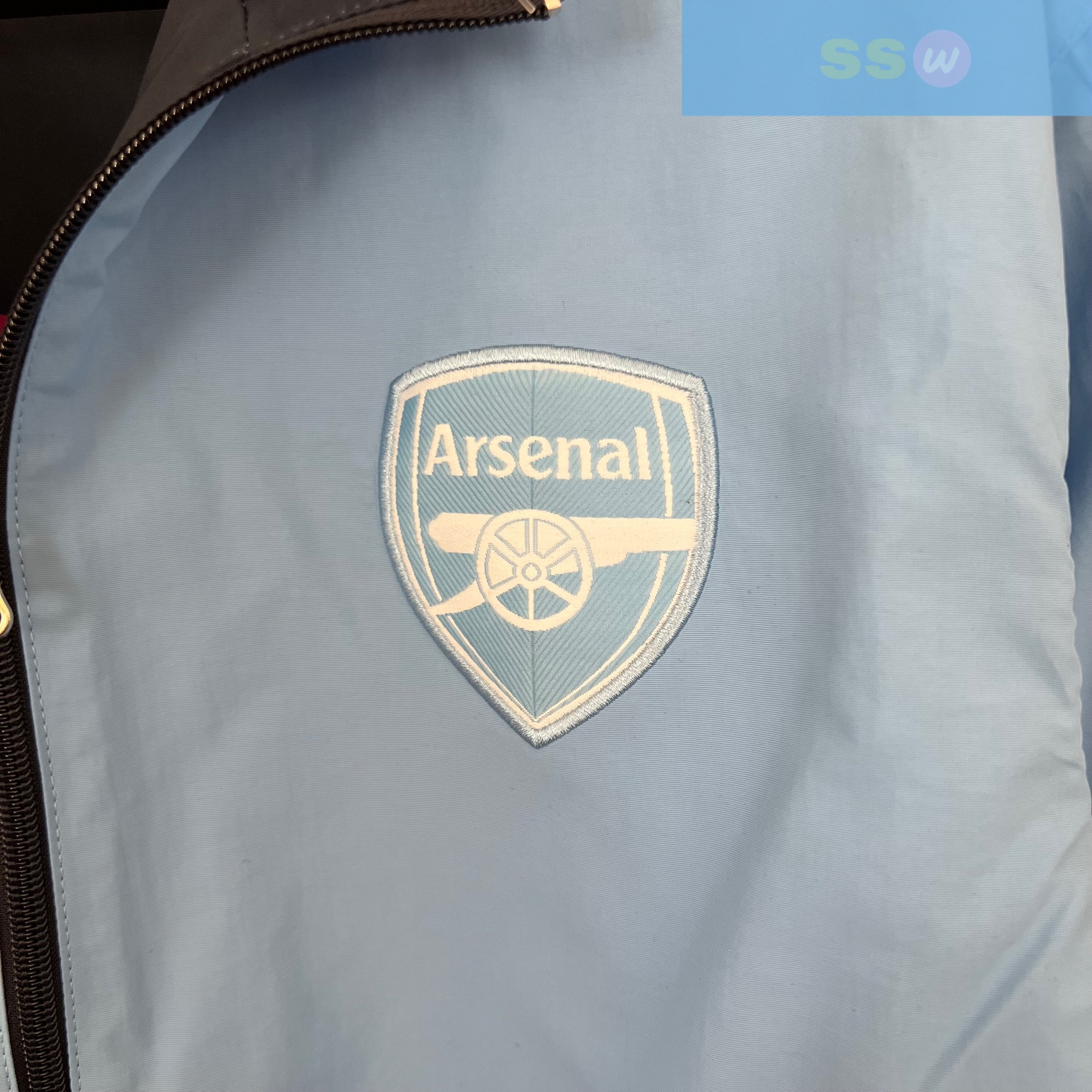 Двусторонняя куртка Arsenal купить по цене 4900 рублей. Футбольный магазин — ssw_magazin