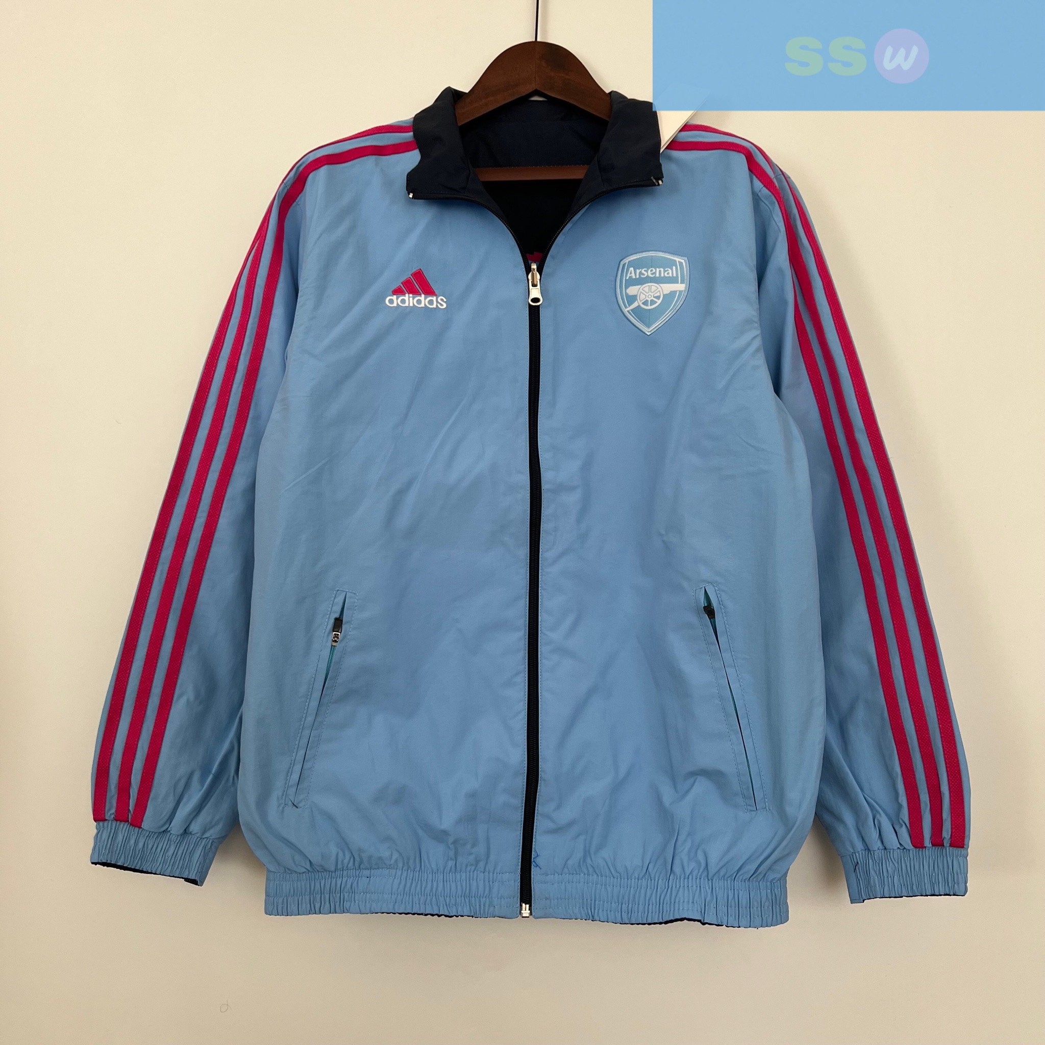 Двусторонняя куртка Arsenal купить по цене 4900 рублей. Футбольный магазин — ssw_magazin