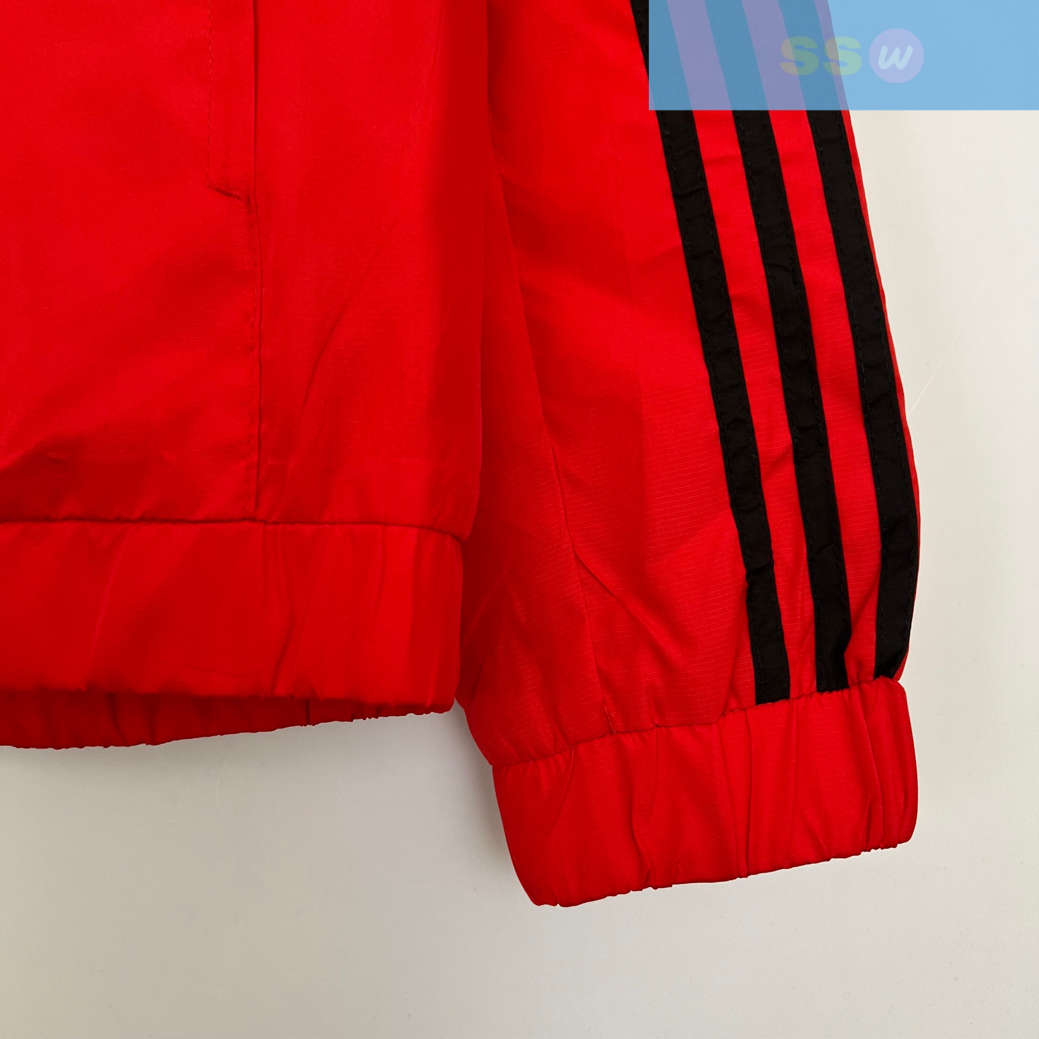 Ветровка Manchester United купить по цене 4900 рублей. Футбольный магазин — ssw_magazin