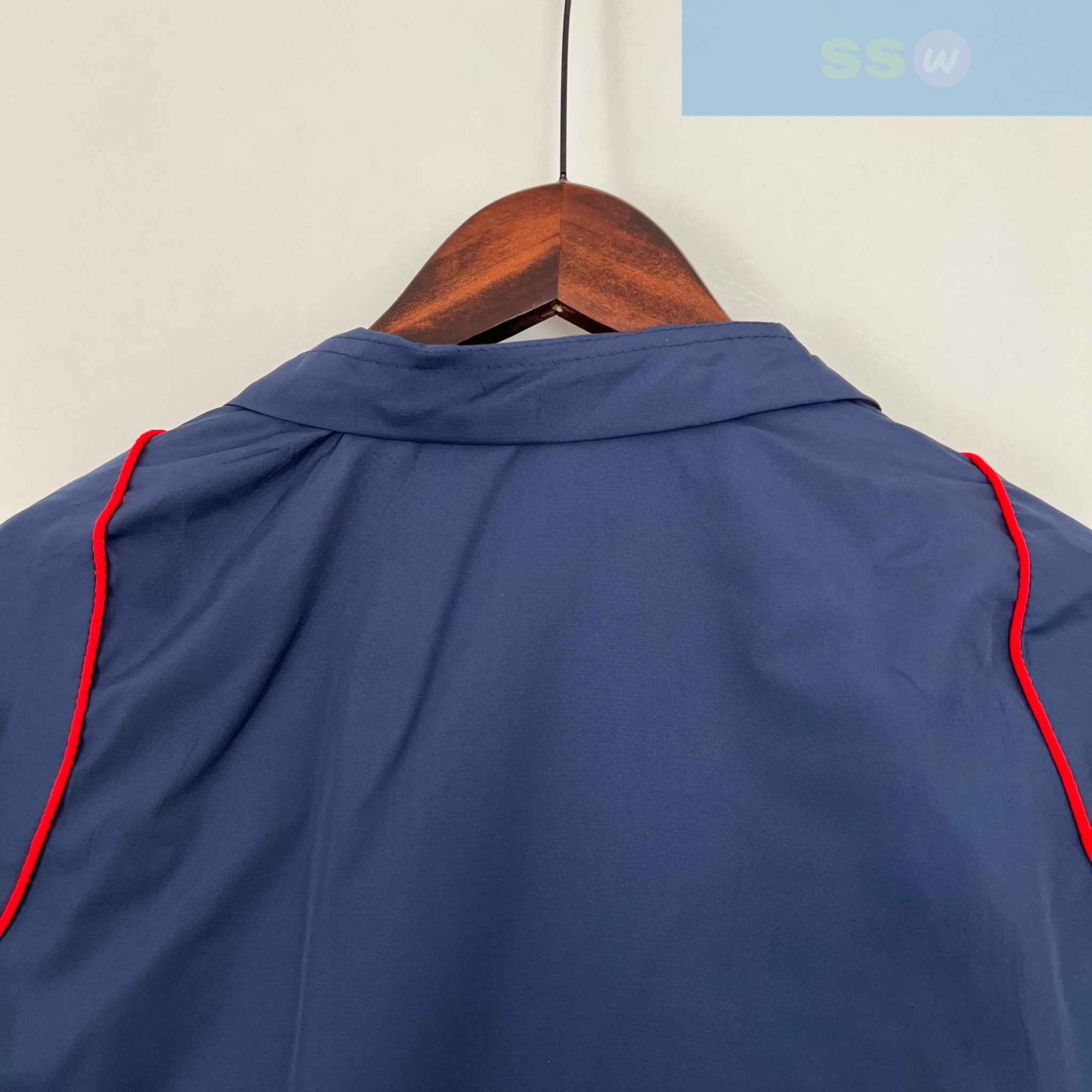 Ветровка Арсенал купить по цене 4900 рублей. Футбольный магазин — ssw_magazin