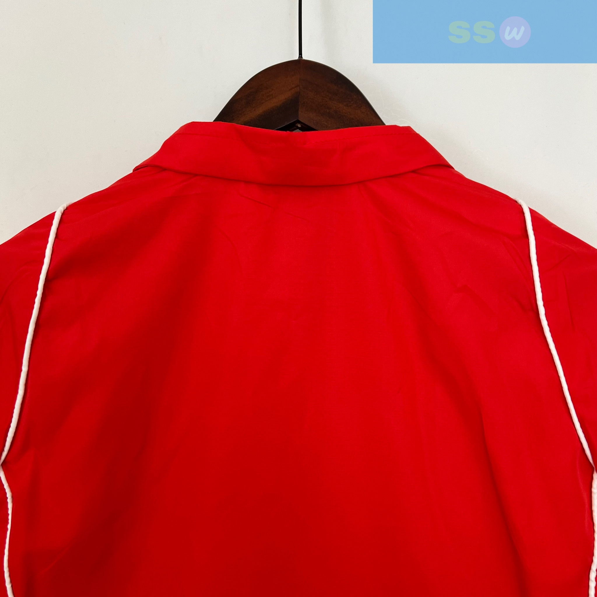 Ветровка Manchester United купить по цене 4900 рублей. Футбольный магазин — ssw_magazin