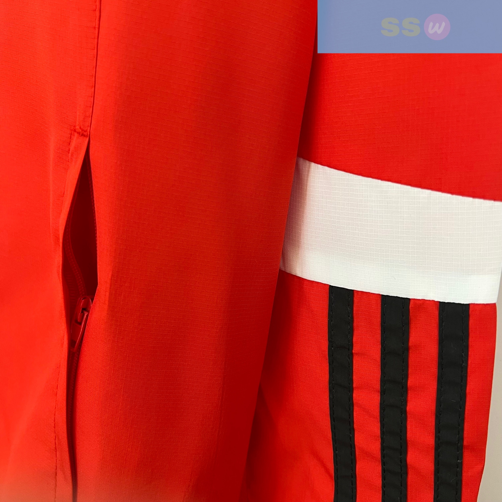 Ветровка Manchester United купить по цене 4900 рублей. Футбольный магазин — ssw_magazin