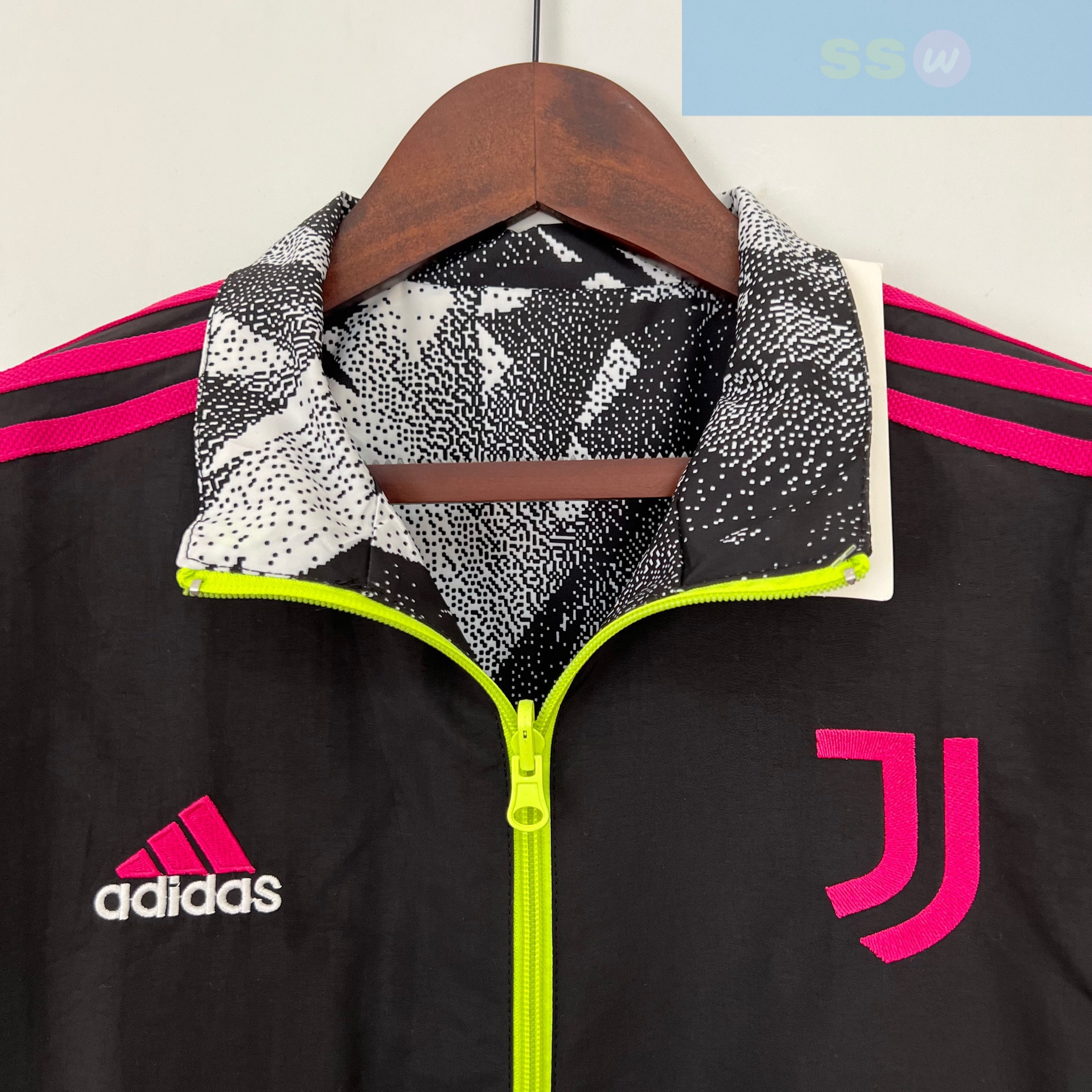 Ветровка Ювентус купить по цене 4900 рублей. Футбольный магазин — ssw_magazin