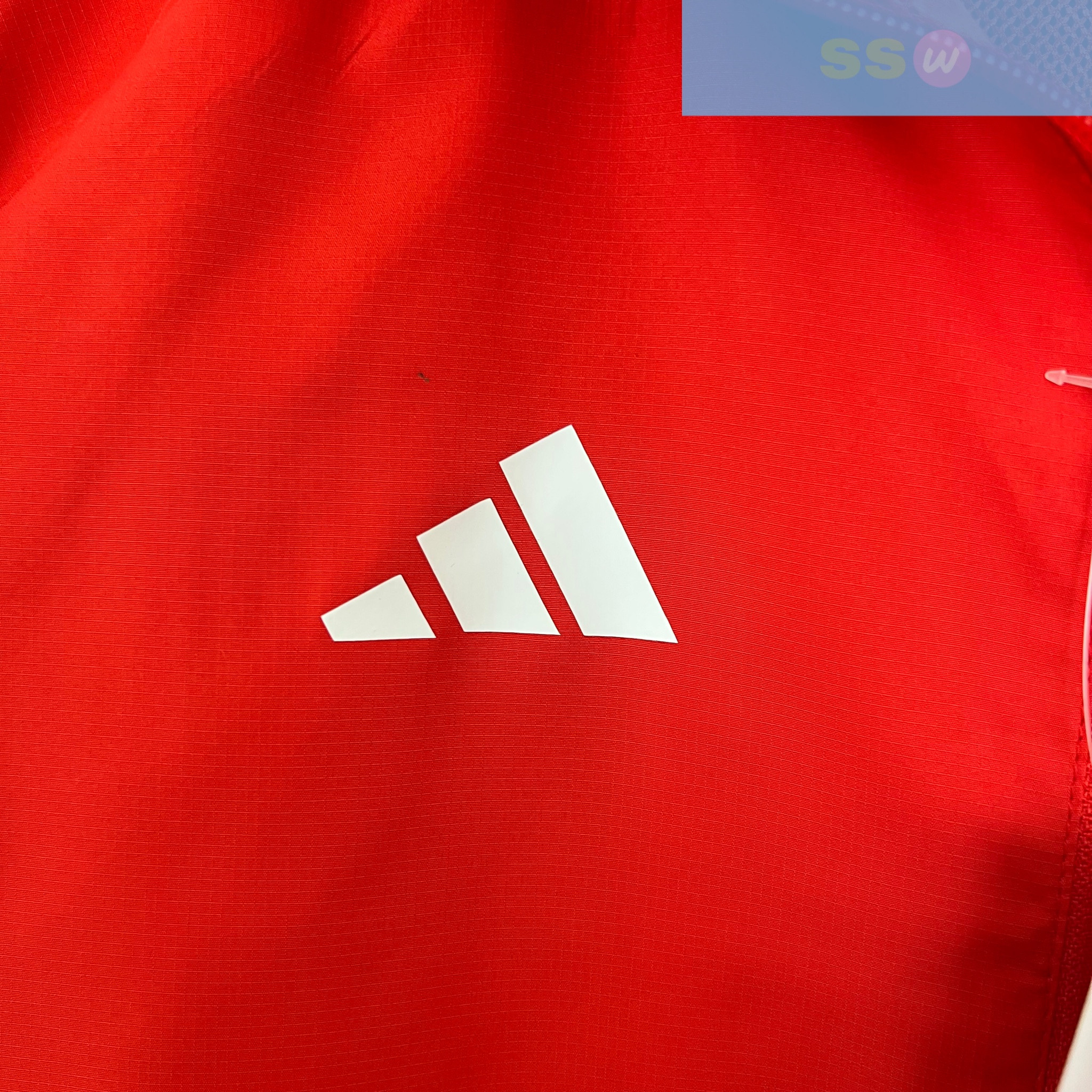 Ветровка Manchester United купить по цене 4900 рублей. Футбольный магазин — ssw_magazin