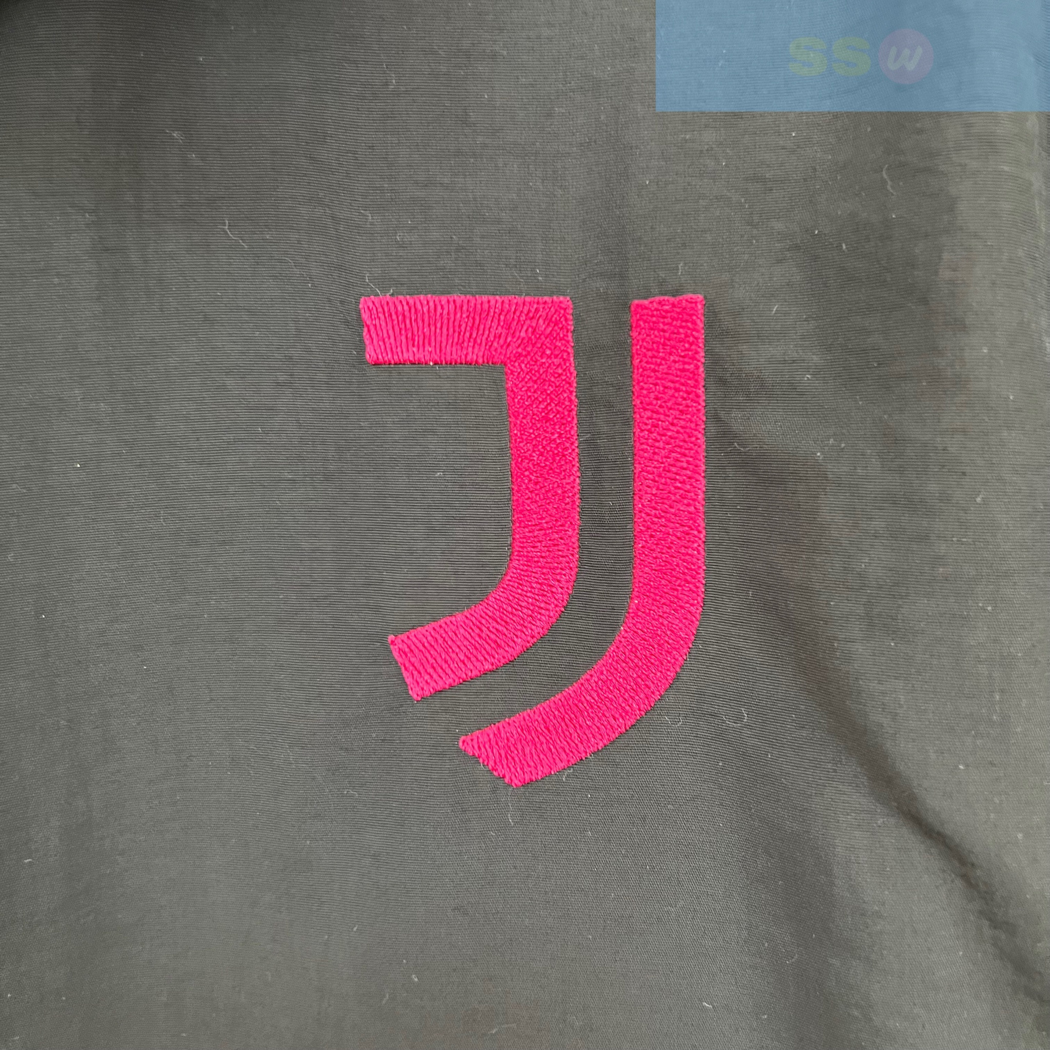 Ветровка Ювентус купить по цене 4900 рублей. Футбольный магазин — ssw_magazin