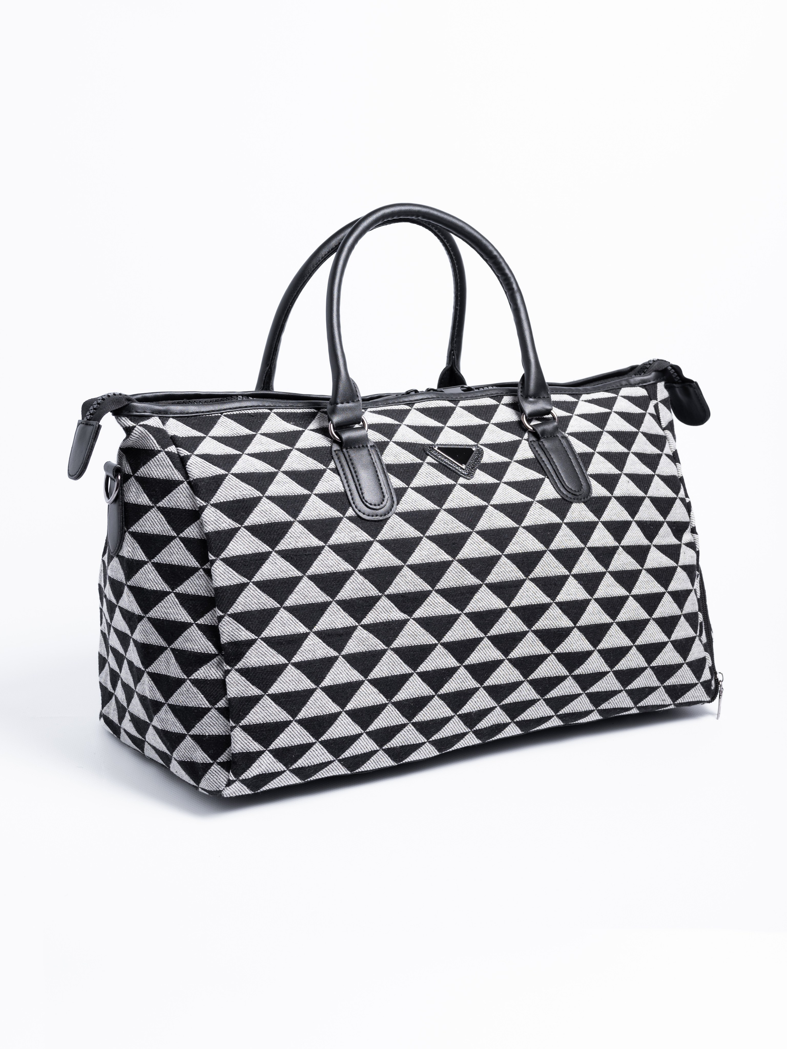 Сумки спортивные. Предметный фотограф, фото для маркетплейсов Пятигорск, КМВ