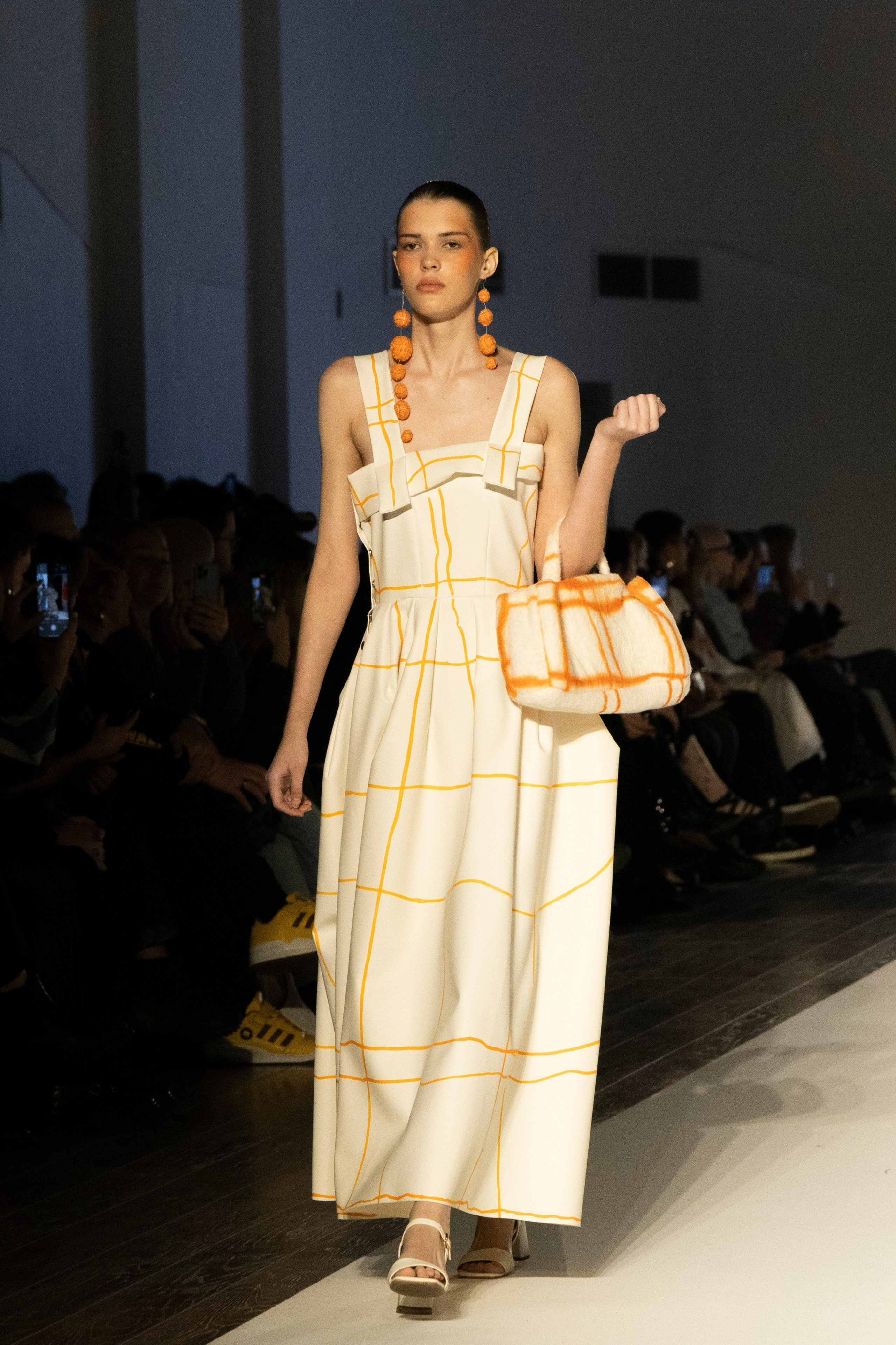 ДЛТ Собака.ru показ победителей конкурса «Новые имена в моде 2025». FOTOFAQ SKOOL г. Санкт-Петербург: очные, дистанционные и онлайн курсы фотографии