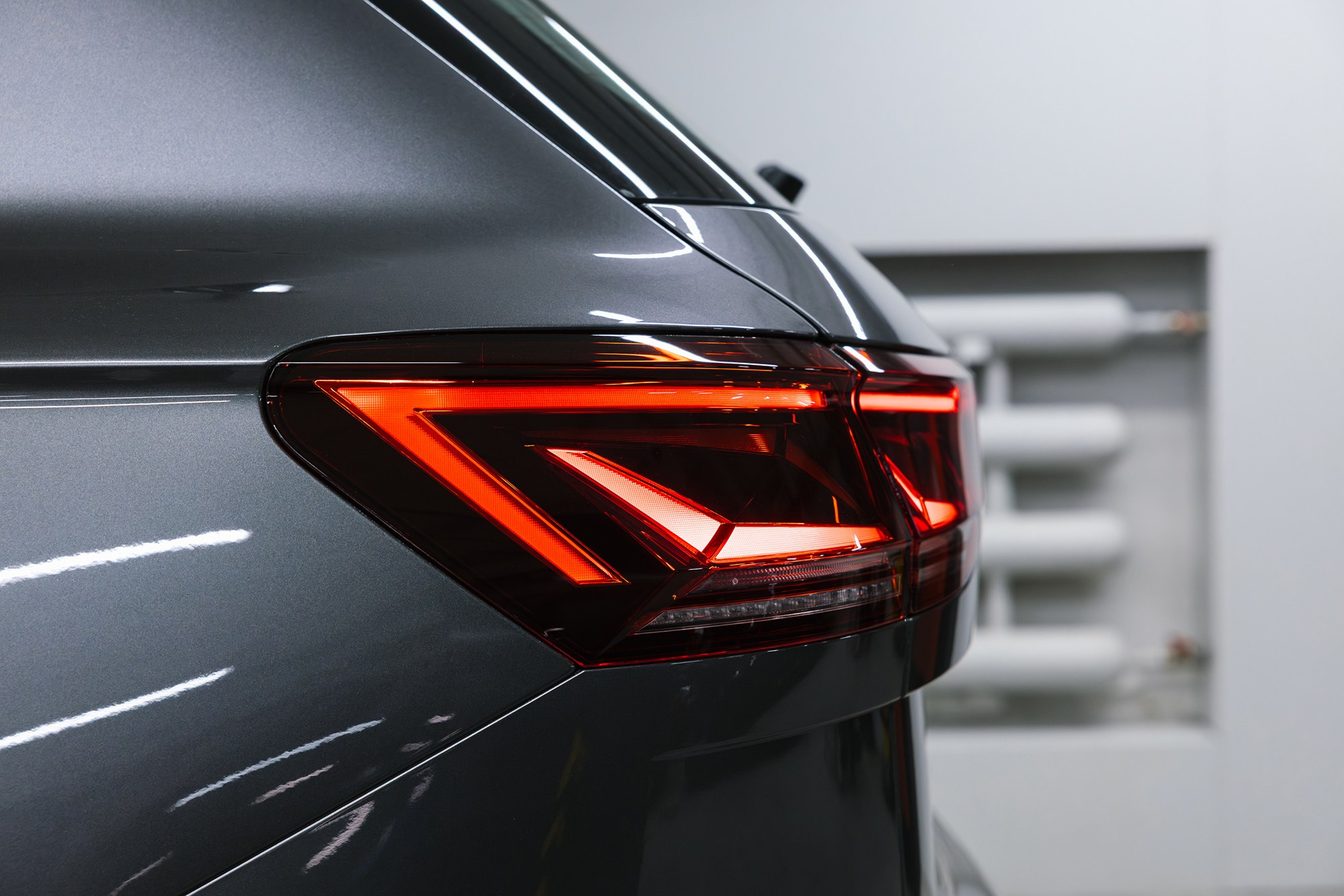 Volkswagen Touareg R-Line 2.0 TSI AT (265 л. с.). Автосалон «Х-Авто»