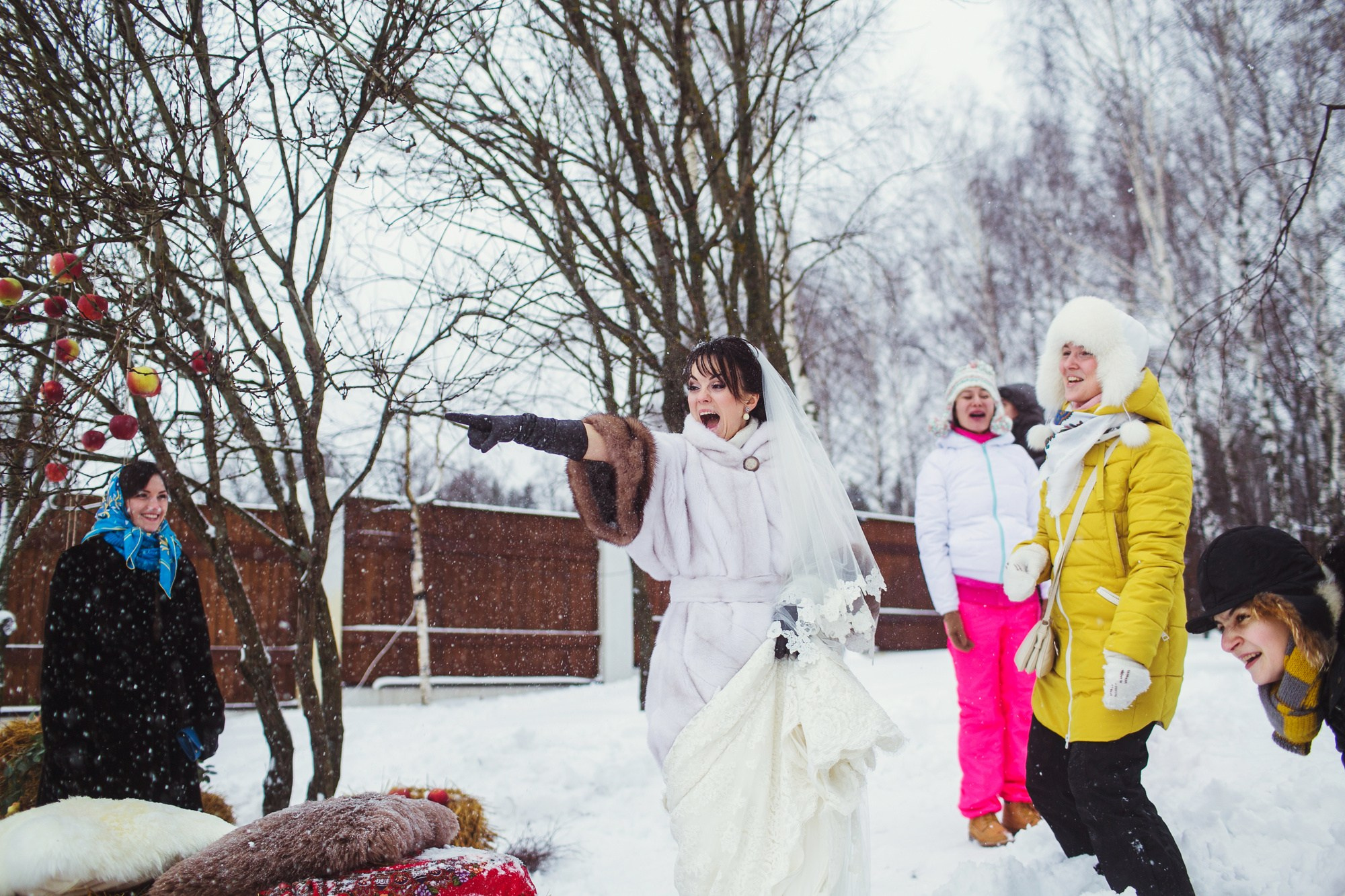 Зимняя свадьба в русских традициях. Семейный, портретный и свадебный фотограф в Санкт-Петербурге и Москве